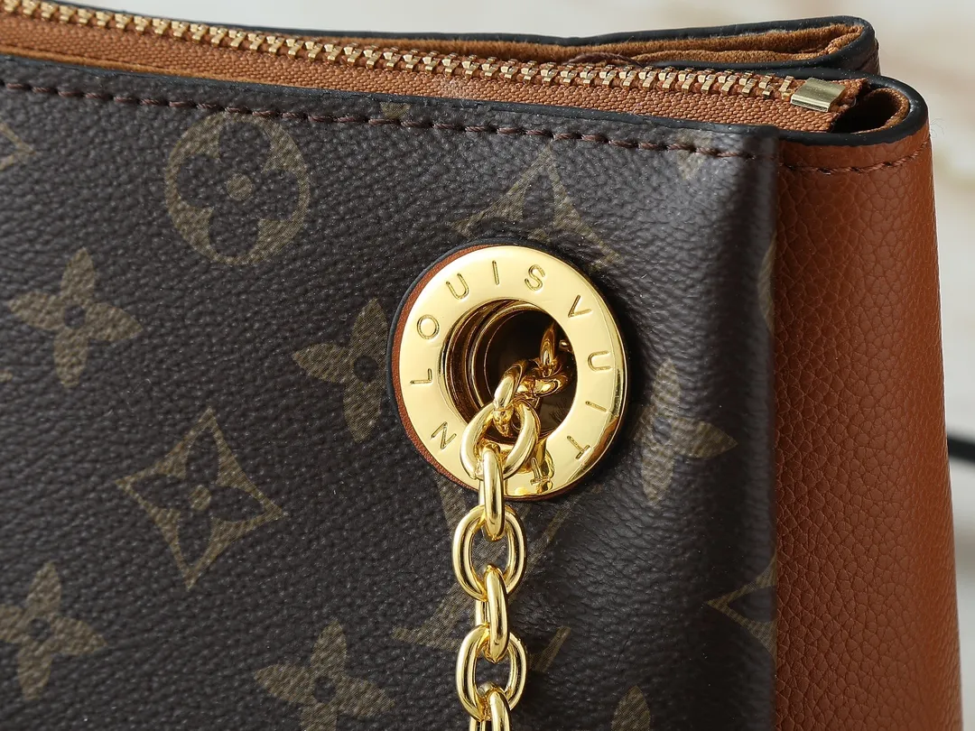 💰260💰Upgraded from the original M43775 M43776 M43777 M43750 This SURENE BB handbag Louis Vuitton's new Surene BB handbag is made of Monogram canvas and grained calfskin, and is equipped with a gold sliding bag chain. Gold metal trim and eye-catching leather trim make it more neat and fashionable. Lightweight, practical, comfortable to carry, easy to match, ideal for fashionable and casual looks. Dimensions: 24.0x 17.0x 11.0 cm