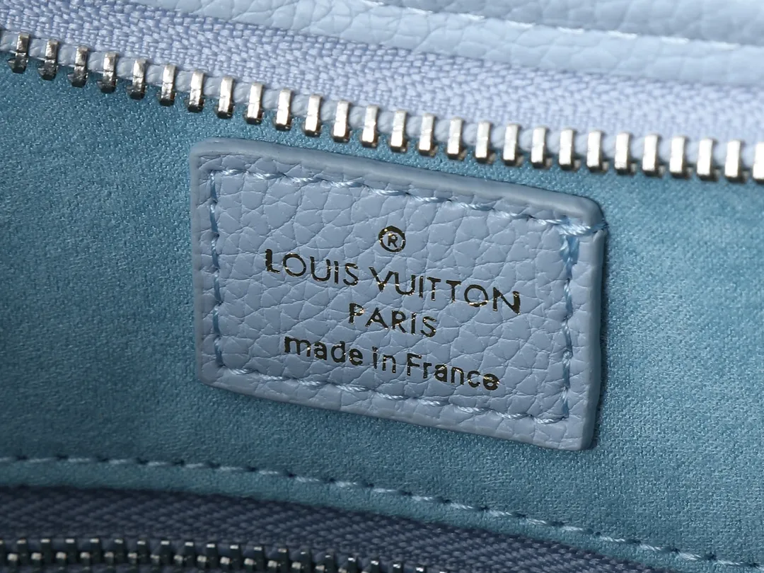 💰240💰Upgraded from the original M24141 M46288 M46293 M46277 M46298 M46203 CarryAll small handbag is made of Mono gram Empreinte embossed leather. It has a generous structure and a neat inner layer. The large inner bag adds functional elements. Comes with a Monogram embossed zipper clutch secured by a leather strap. A personal companion for urban life. Dimensions 29 x 24 x 12 cm (length x height x width)