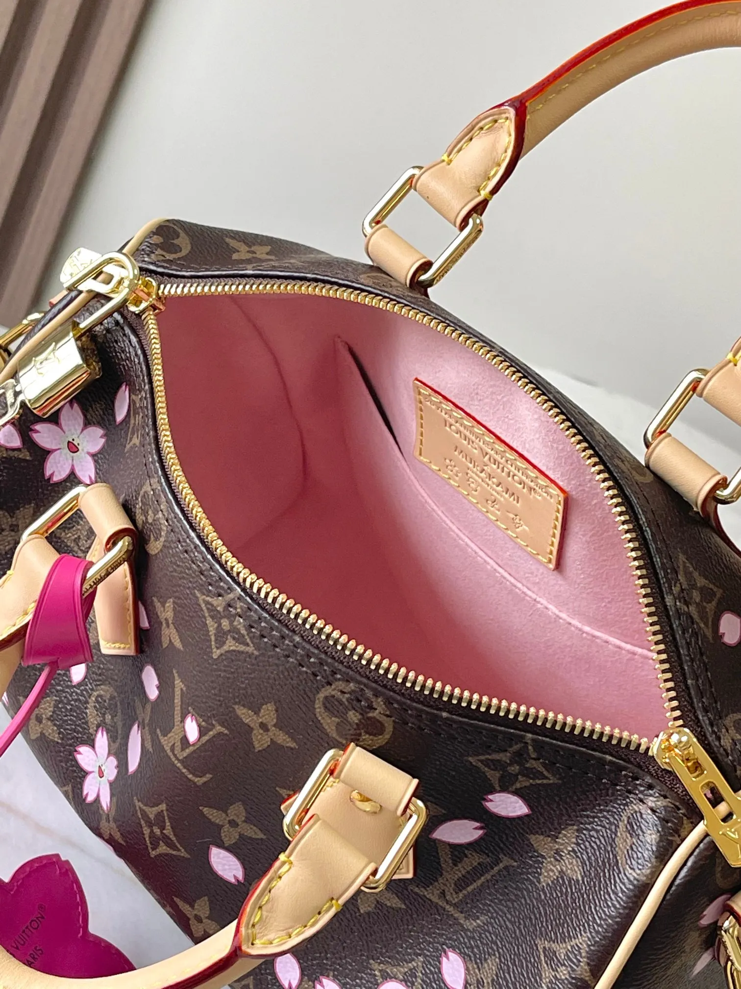 p1940 [Special grade MB original leather] This Speedy Bandoulière 25 handbag Model: M14174 Presbyopia 163C chip version Material: A-grade all-steel hardware, imported original fabric Packaging: Full set of original duty-free MB packaging Dimensions: 19 x 15 x 25 cm