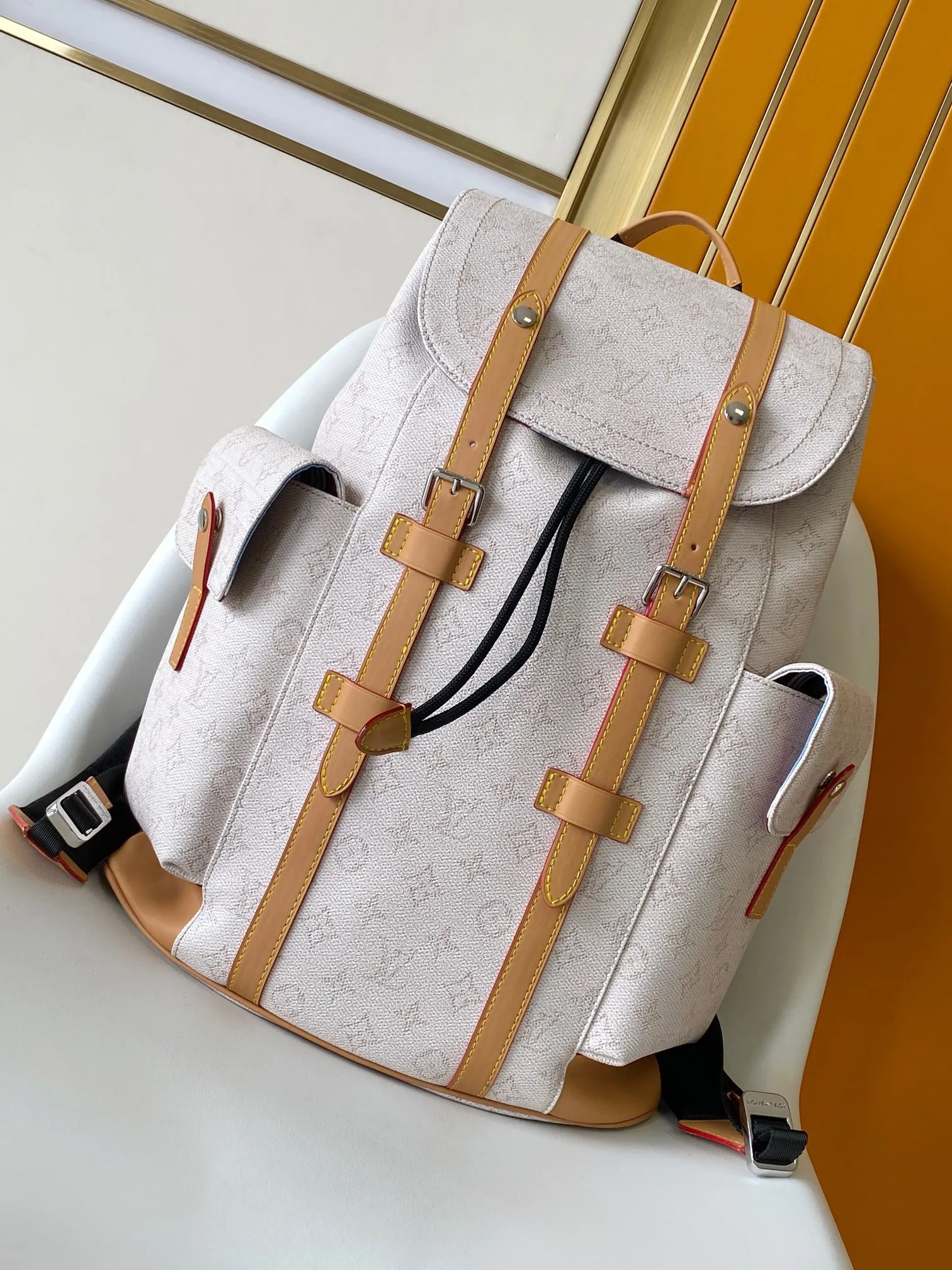 💰1340 Top original single 163c01 chip] M14676 White Blue N00163 Top original single N40769 M43735 Presbyopic N41379 Black grid M45419 Black and gray multifunctional Christopher small backpack uses Monogram canvas to interpret the rugged and simple spirit of a hiking bag. Its unique style is suitable for both work and entertainment, highlighting a high-quality lifestyle. 41 x 47 x 13 cm (length x height x width)