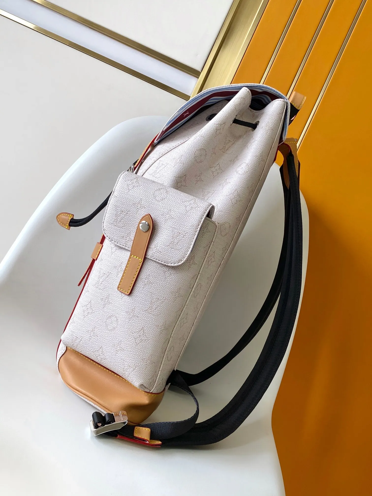 💰1340 Top original single 163c01 chip] M14676 White Blue N00163 Top original single N40769 M43735 Presbyopic N41379 Black grid M45419 Black and gray multifunctional Christopher small backpack uses Monogram canvas to interpret the rugged and simple spirit of a hiking bag. Its unique style is suitable for both work and entertainment, highlighting a high-quality lifestyle. 41 x 47 x 13 cm (length x height x width)