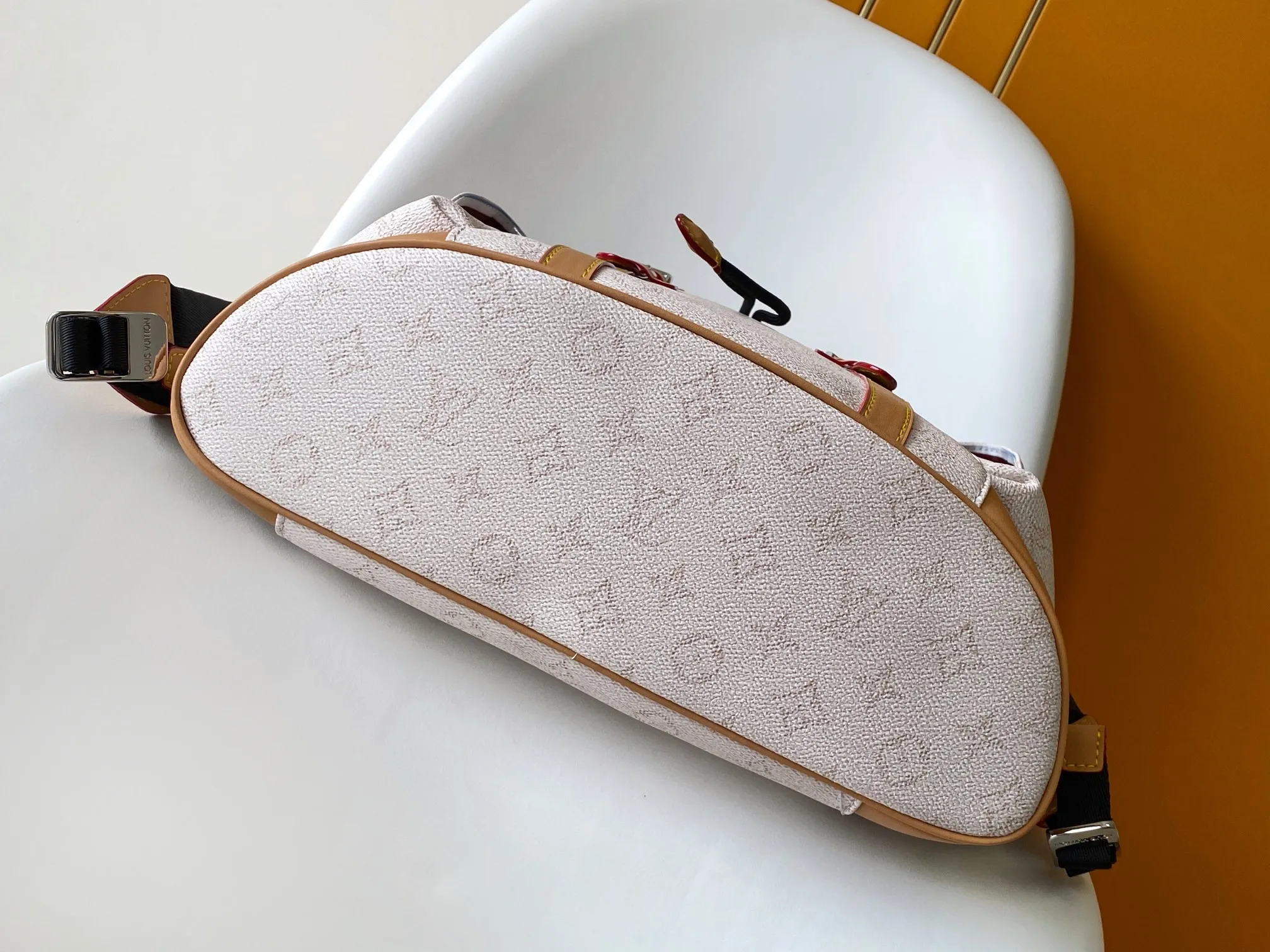 💰1340 Top original single 163c01 chip] M14676 White Blue N00163 Top original single N40769 M43735 Presbyopic N41379 Black grid M45419 Black and gray multifunctional Christopher small backpack uses Monogram canvas to interpret the rugged and simple spirit of a hiking bag. Its unique style is suitable for both work and entertainment, highlighting a high-quality lifestyle. 41 x 47 x 13 cm (length x height x width)