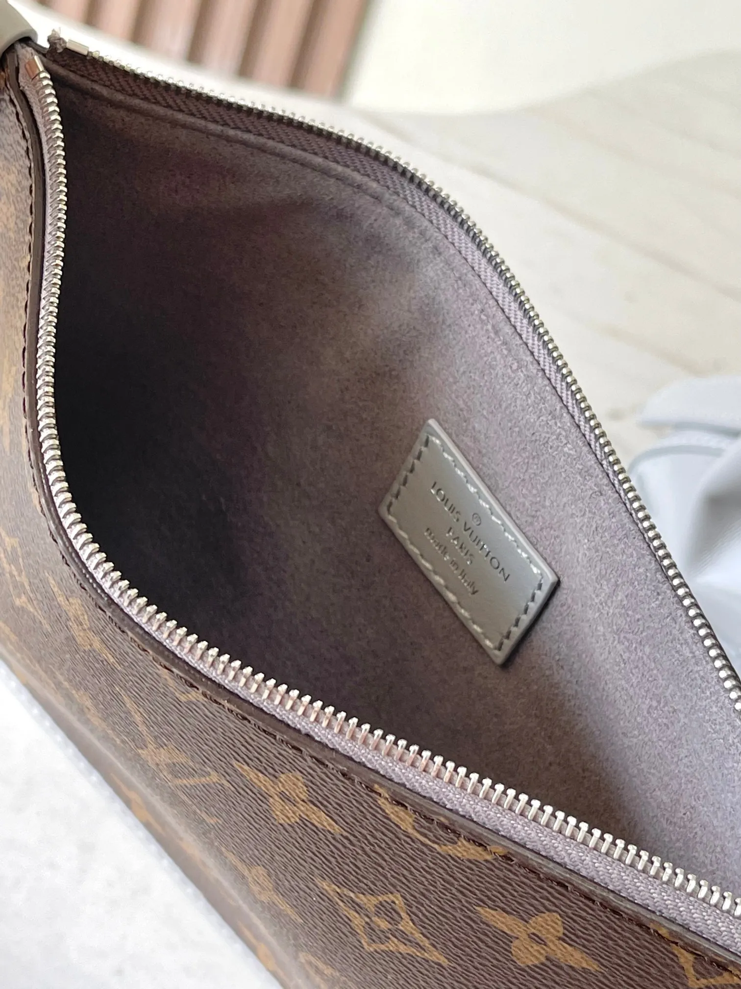 p2220 [Special grade transcoding chip MB original leather] CARRYALL DARK medium handbag Model: M12583 gray dynamic chip Material: A+ grade all-steel hardware, imported original sheepskin Packaging: full set of special duty-free MB packaging Size: 39x30x15cm