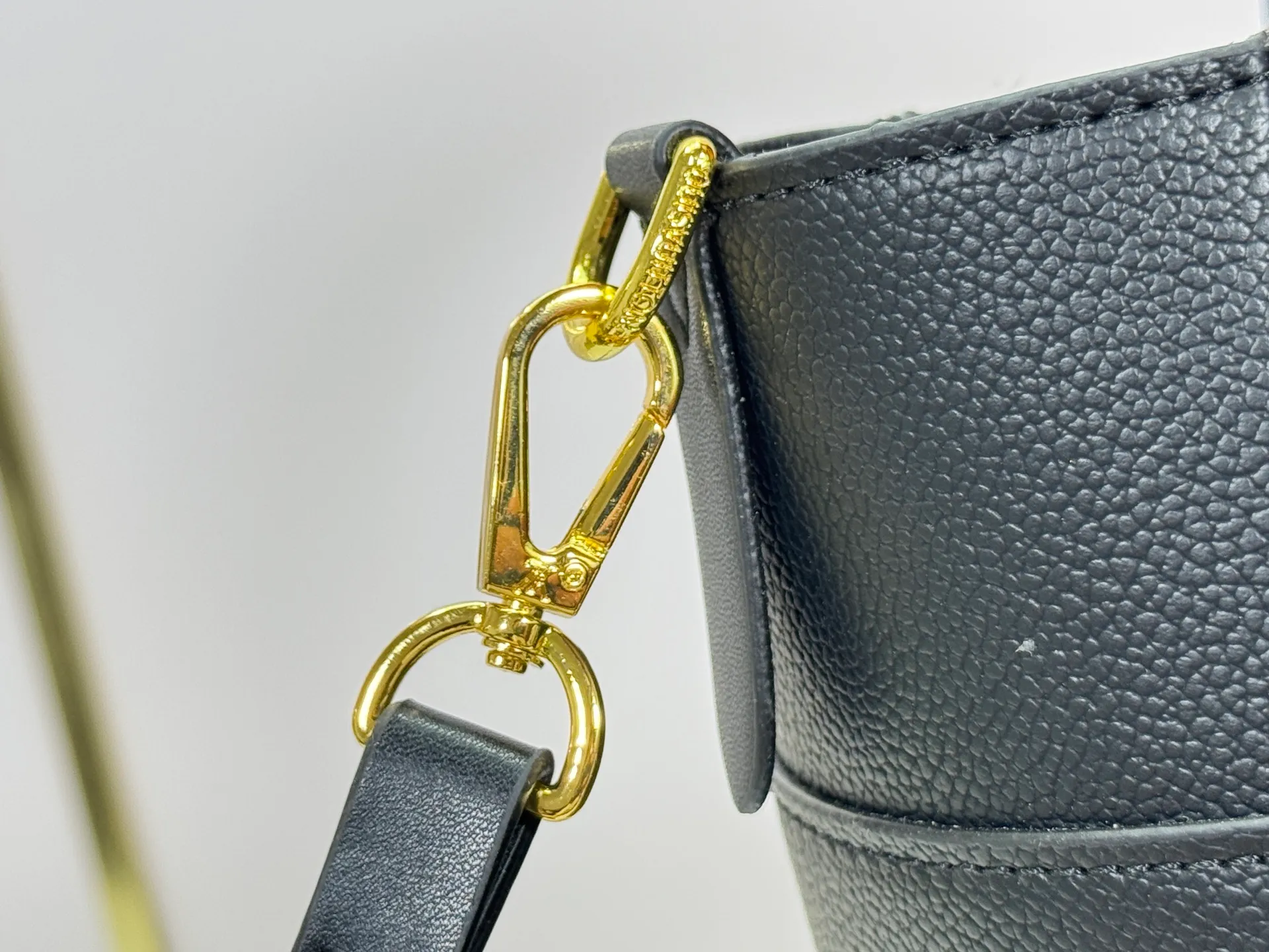 P340 upgraded original M53826 M53825 M53824 M53823On My Side handbag shows the elegant fusion of calfskin and classic Monogram canvas. Contrasting canvas shapes the large outer pocket, creating a trompe l'oeil effect as if two handbags merge into one. Plenty of space can easily accommodate office needs, and the adjustable shoulder strap allows for a cross-body style. Dimensions: 30.5 x 24.5 x 14 cm (Length x Height x Width) - Calfskin and Monogram coated canvas - Cowhide leather trim - Microfiber lining - 2 top handles for hand or elbow carry - Adjustable shoulder strap for shoulder or cross-body wear - Lock closure - 2 outer pockets with magnetic closure - Zip pocket - 1 patch pocket