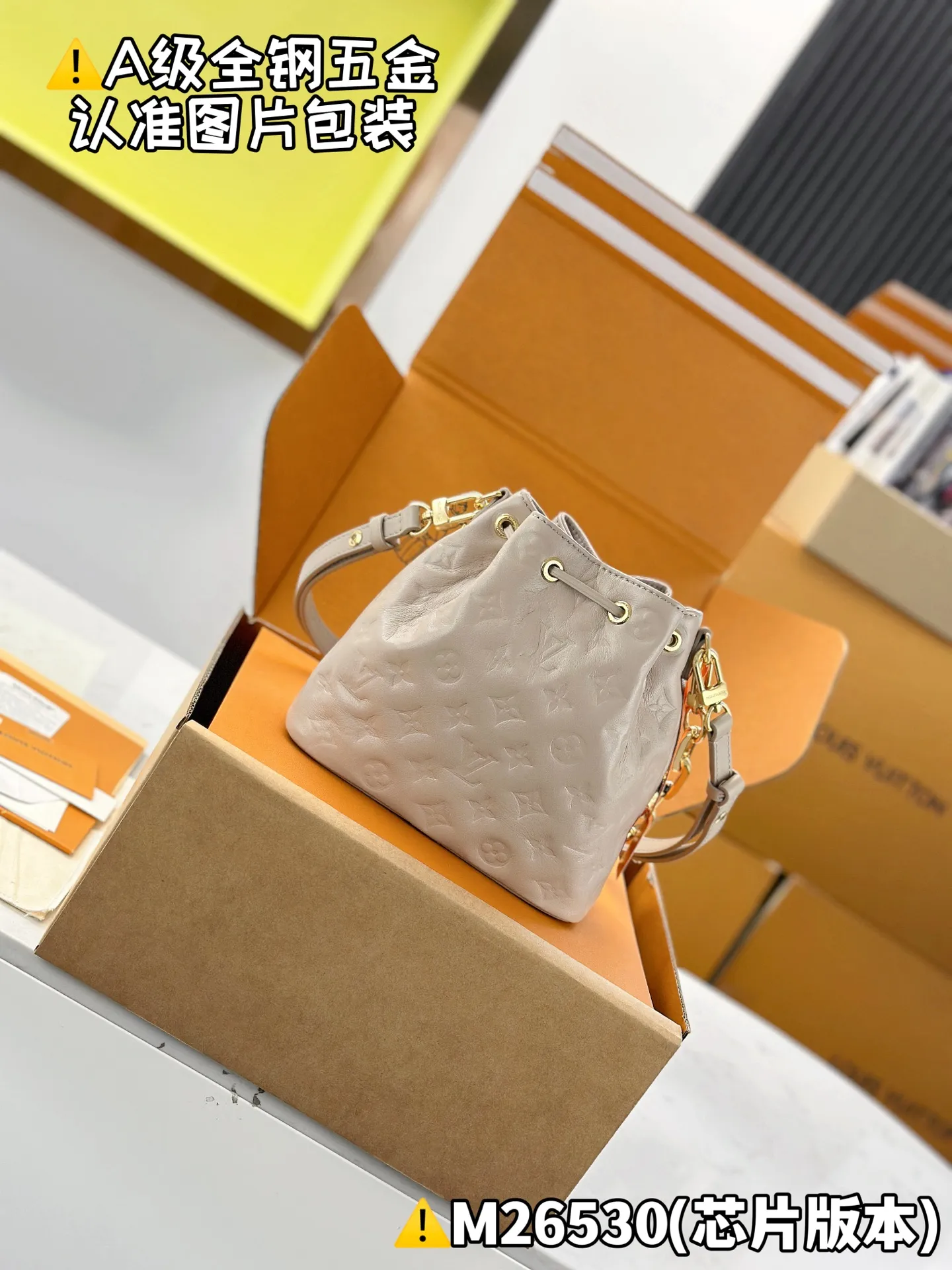 Internal price P2100 [Special grade MB original leather] COUSSIN BUCKET handbag Model: M26530 Material: A+ grade all-steel hardware, imported original leather Packaging: Full set of premium duty-free MB packaging Dimensions: 20 x 10 x 20 cm (height x width x length)