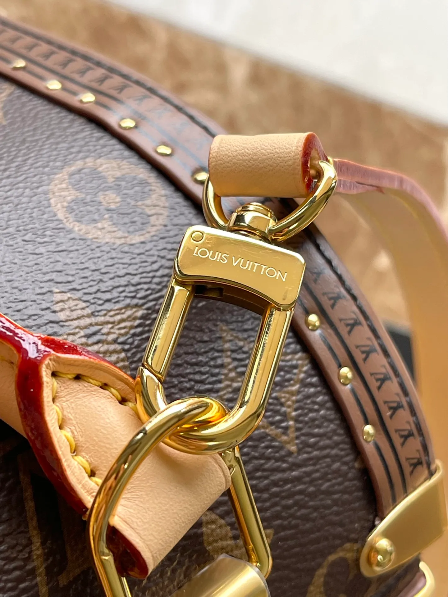 💰1800 (Steel Hardware) Top Original Order M11154 This lconic Speedy20 handbag incorporates all brand hard box elements, from trim to metal corners, every detail is presented. The detachable and adjustable shoulder strap embellishes the exquisite shape, adding an elegant addition to the hard case handbag family. Dimensions: 21 × 15 × 13 cm