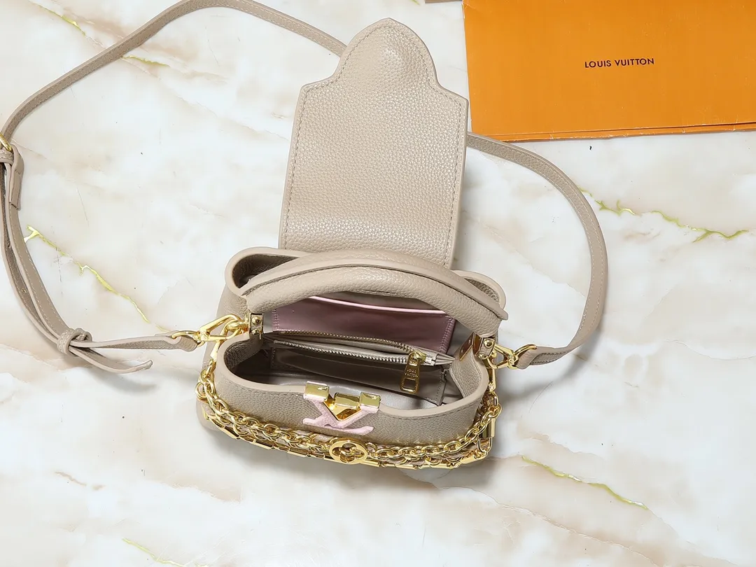 💰400💰Guangzhou goods Upgraded original version M12345 M12346 M12279 M11908 M11906 This Capucines mini handbag is from the Trilogy series. It is made of Taurillon cow leather to create an elegant structure, which can light up the evening look. A sumptuous chain appears with a mini padlock and an enamelled Monogram flower, while the flap opens externally or internally to an interior compartment with a card patch pocket. Dimensions: 21.0 x 13.6 x 8.0 cm (length x height x width)