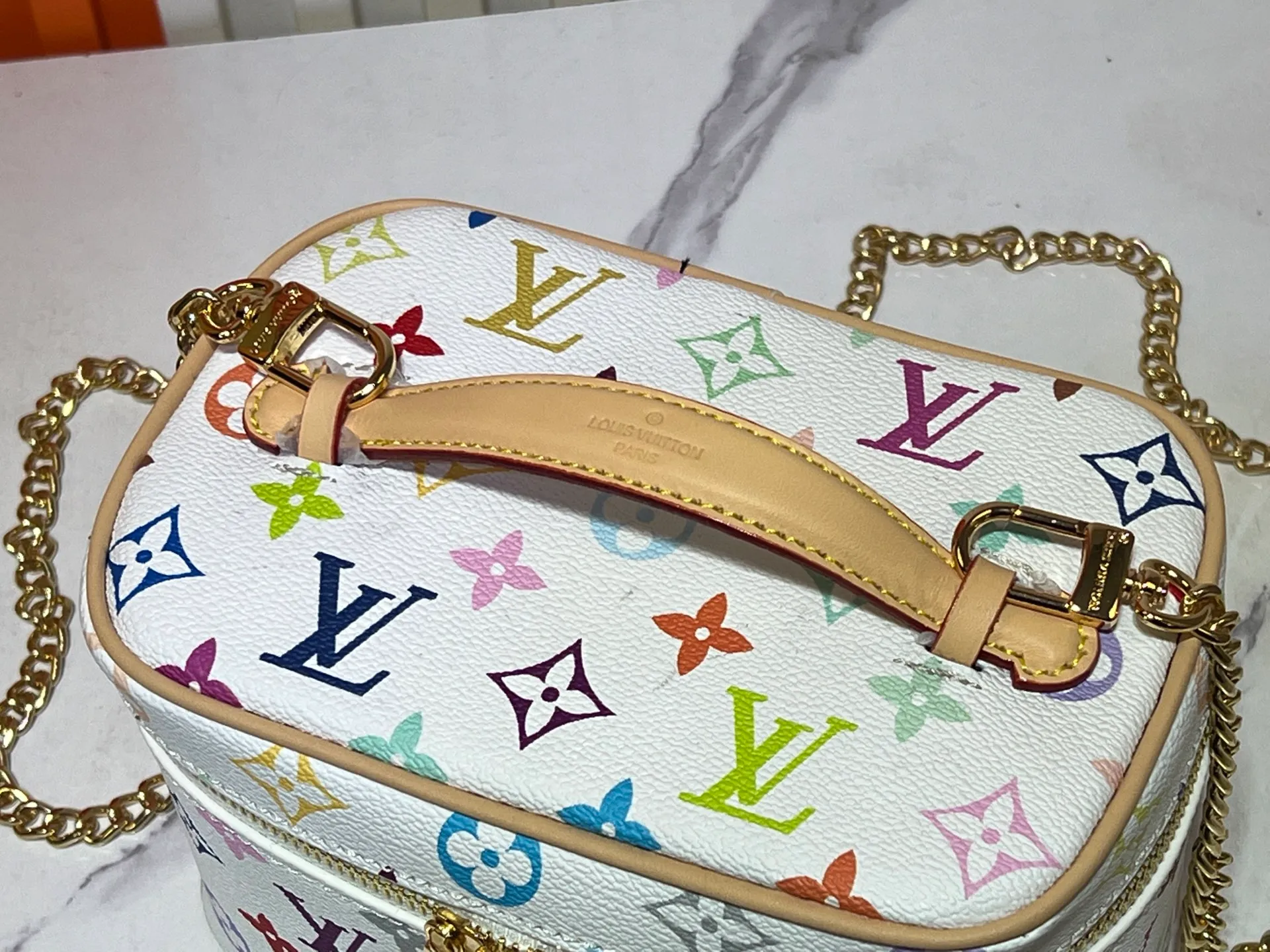 Batch 300💰 Upgraded original M13747 M44495 M42265 M44936 M42263 lv Takashi Murakami Nice mini Nano cosmetic bag with Monogram printing and 33 colorful colors. In 2025, Takashi Murakami and lv jointly launched the white tricolor and black tricolor twelve pieces, which are very popular around the world and are loved by celebrities and celebrities. Dimensions: 20x13.5x12.0 (length x height x width)