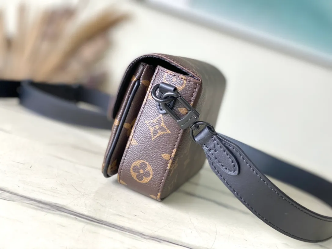 💰900 Top Original Order M83567 Presbyopia This style: The Montsouris mini handbag is inspired by the Montsouris handbag in 1994. It is made of Monogram Eclipse canvas and has a slender configuration. The iconic buckle on the front is equipped with a magnetic buckle. It has multiple interior pockets and compartments, and a detachable and adjustable shoulder strap for easy shoulder or cross-body wear. Dimensions: 22 × 12 × 6 cm
