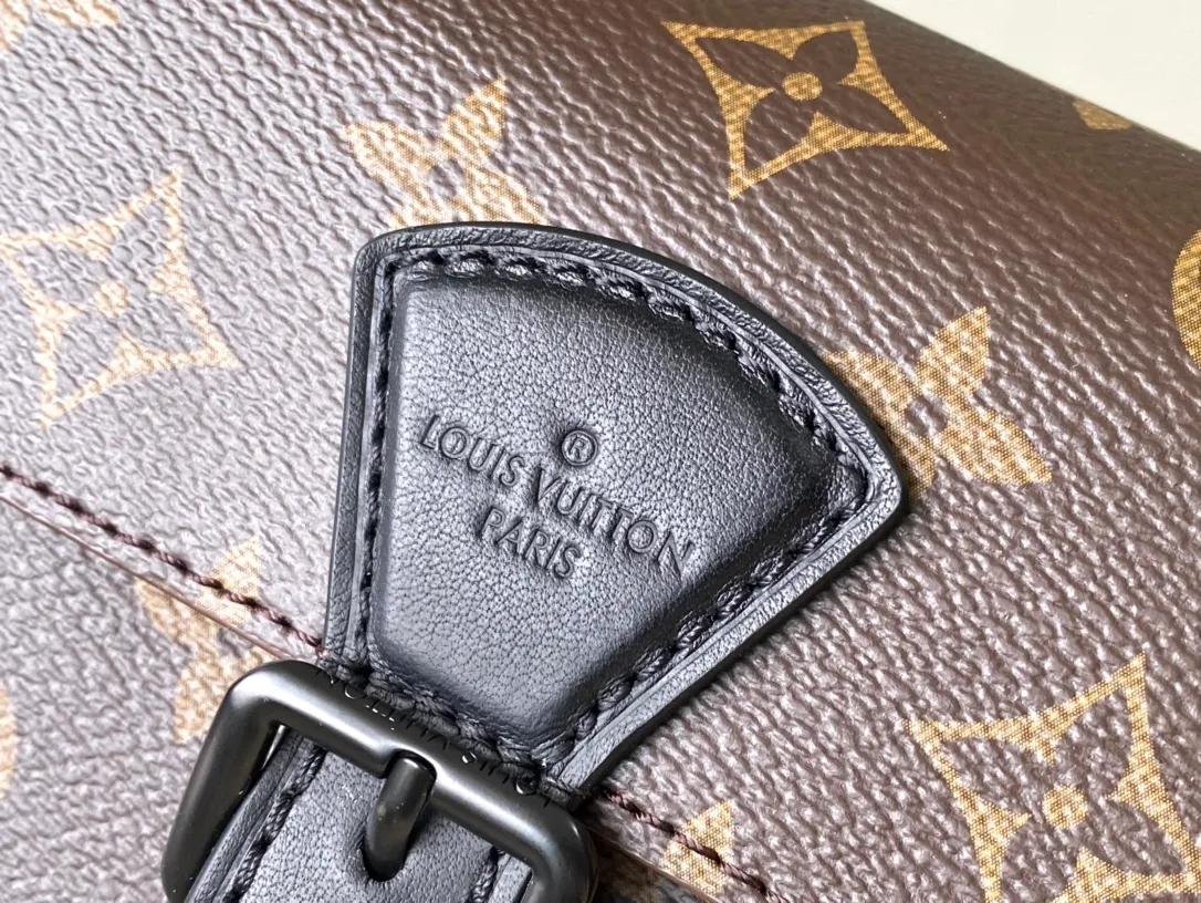 💰900 Top Original Order M83567 Presbyopia This style: The Montsouris mini handbag is inspired by the Montsouris handbag in 1994. It is made of Monogram Eclipse canvas and has a slender configuration. The iconic buckle on the front is equipped with a magnetic buckle. It has multiple interior pockets and compartments, and a detachable and adjustable shoulder strap for easy shoulder or cross-body wear. Dimensions: 22 × 12 × 6 cm