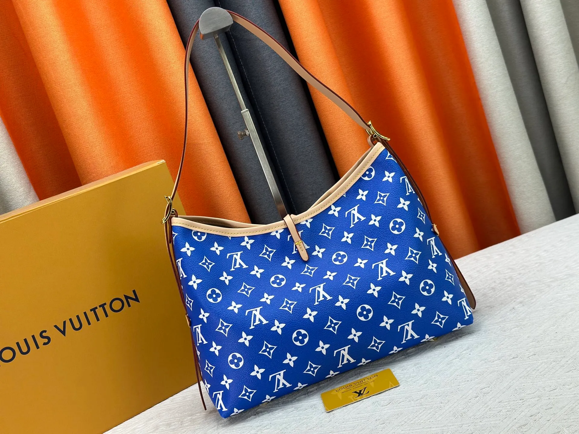 P280 upgraded original M24861 M25143 M46203 M46197 Colorful, legendary CarryAll medium handbag, with Monogram canvas and leather trimming to create a body-fitting design. There's a zipped pocket inside the ample space, and a detachable zipped clutch adds a functional element, with a buckle-adjustable handle. Small size: 29 x 24 x 12 cm,