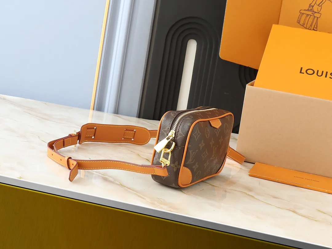 💰200💰Upgraded from the original M14016 M14014 M14013 M14058 M14253 This Trocadéro mini handbag is made of Monogram canvas, with vintage cow leather trim and reinforced front corners. It pays tribute to Louis Vuitton's legendary history and combines retro charm with refined modernity. Inspired by Louis Vuitton's cross-body bags designed in the 1980s, it features a removable and adjustable shoulder strap. 20.0 x 13.0 x 6.5 cm (length x height x width)