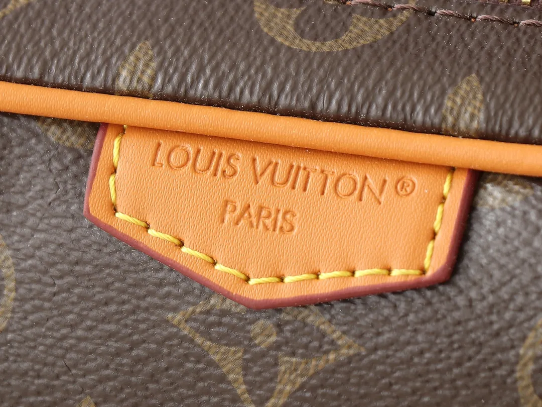 💰200💰Upgraded from the original M14016 M14014 M14013 M14058 M14253 This Trocadéro mini handbag is made of Monogram canvas, with vintage cow leather trim and reinforced front corners. It pays tribute to Louis Vuitton's legendary history and combines retro charm with refined modernity. Inspired by Louis Vuitton's cross-body bags designed in the 1980s, it features a removable and adjustable shoulder strap. 20.0 x 13.0 x 6.5 cm (length x height x width)