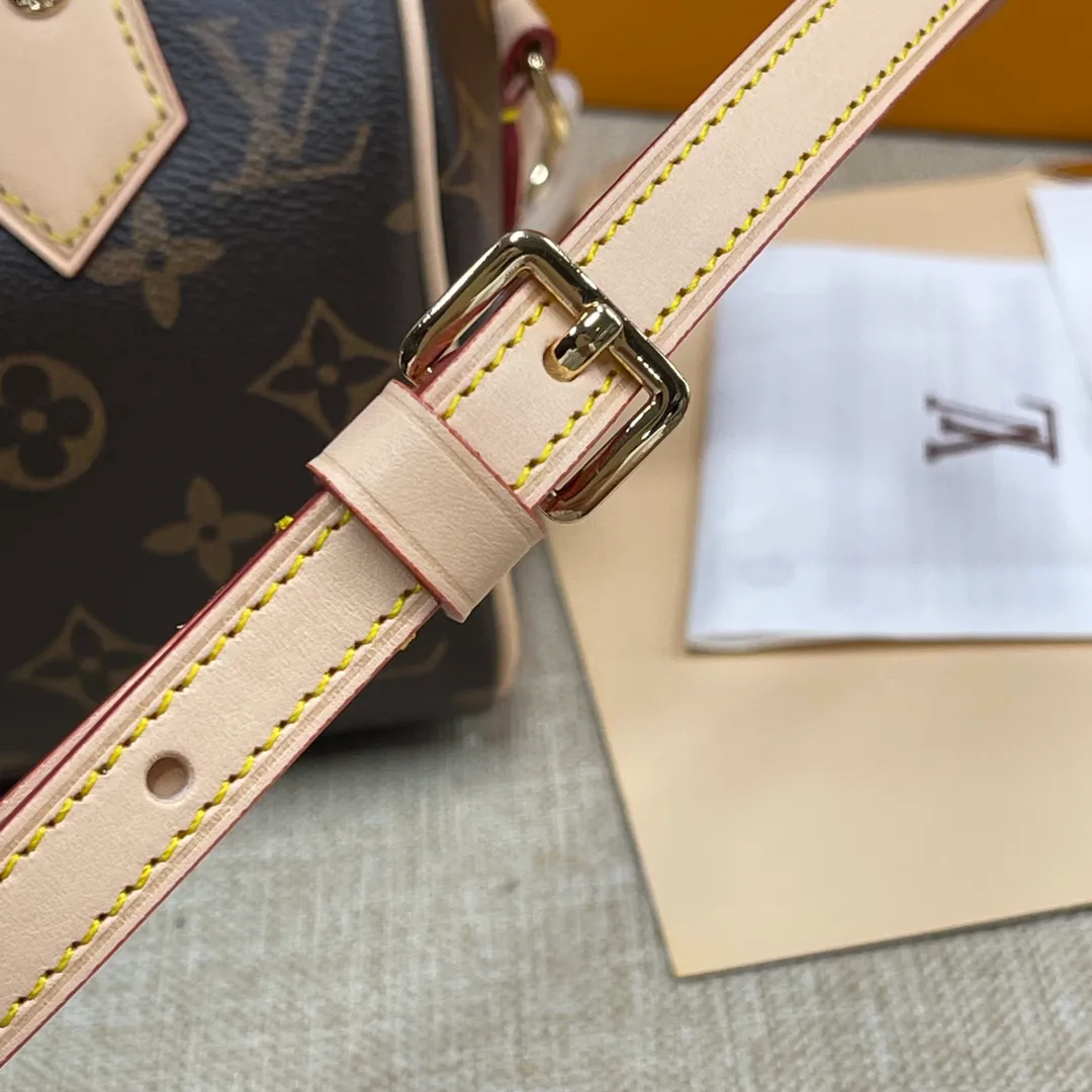 [Upgraded version] P540💰Upgraded version New pillow bag M46234❣️Comes with complete packaging❣️With new version of adjustable leather shoulder strap Speedy 20 handbag💖The strap is even more fashionable! Dimensions 20.5x 13.5x 12cm
