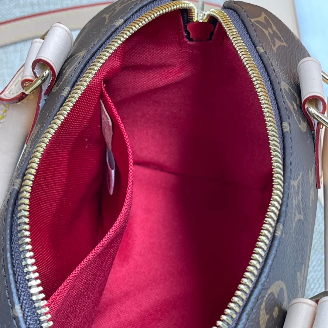 [Upgraded version] P540💰Upgraded version New pillow bag M46234❣️Comes with complete packaging❣️With new version of adjustable leather shoulder strap Speedy 20 handbag💖The strap is even more fashionable! Dimensions 20.5x 13.5x 12cm