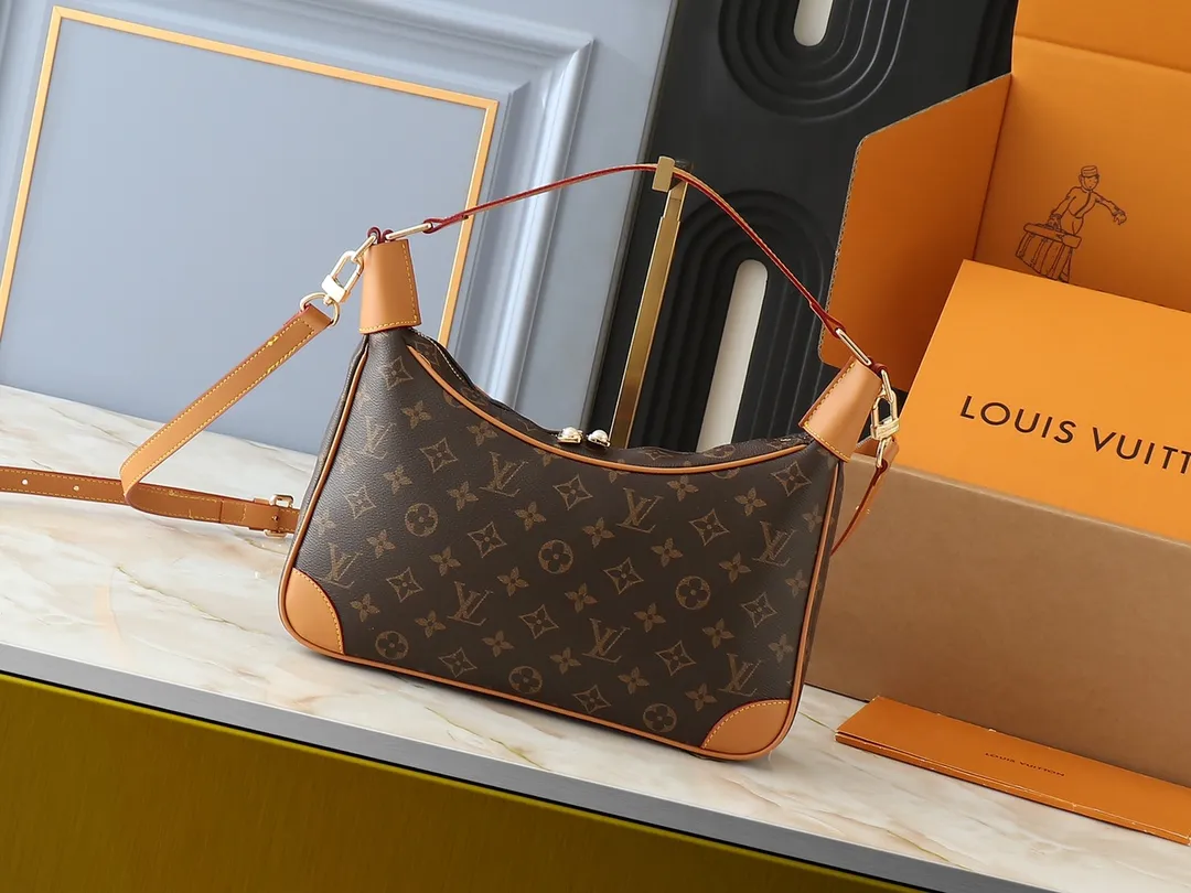 💰260💰Upgraded original M14196 Presbyopia Unisex 2025 Early Spring Soft Leather Series Horn HoboLV croissant bag has always been a classic in the fashion industry, and the medieval LV cross-body shoulder bag is even more popular! This bag not only has the unique charm of the LV brand, but also allows you to walk with fashion and become your best matching weapon! The advantage of the second-hand LV cross-body shoulder bag lies in its quality and sense of history. After the baptism of time, it becomes even more unique and charming. Whether going to work, shopping or attending a party, this bag can easily hold up to various occasions. Its design is simple and elegant, and it can show your fashion taste with any clothing. Dimensions length, height and width: 31✘23✘6cm