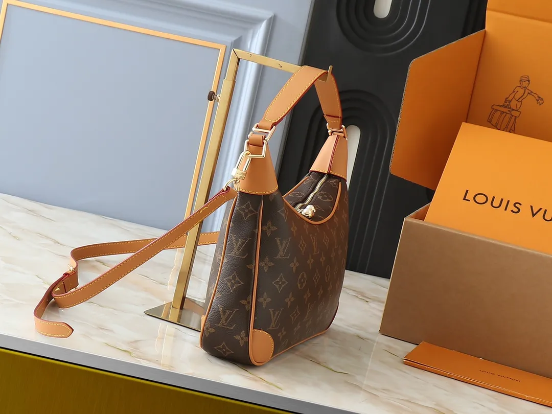 💰260💰Upgraded original M14196 Presbyopia Unisex 2025 Early Spring Soft Leather Series Horn HoboLV croissant bag has always been a classic in the fashion industry, and the medieval LV cross-body shoulder bag is even more popular! This bag not only has the unique charm of the LV brand, but also allows you to walk with fashion and become your best matching weapon! The advantage of the second-hand LV cross-body shoulder bag lies in its quality and sense of history. After the baptism of time, it becomes even more unique and charming. Whether going to work, shopping or attending a party, this bag can easily hold up to various occasions. Its design is simple and elegant, and it can show your fashion taste with any clothing. Dimensions length, height and width: 31✘23✘6cm