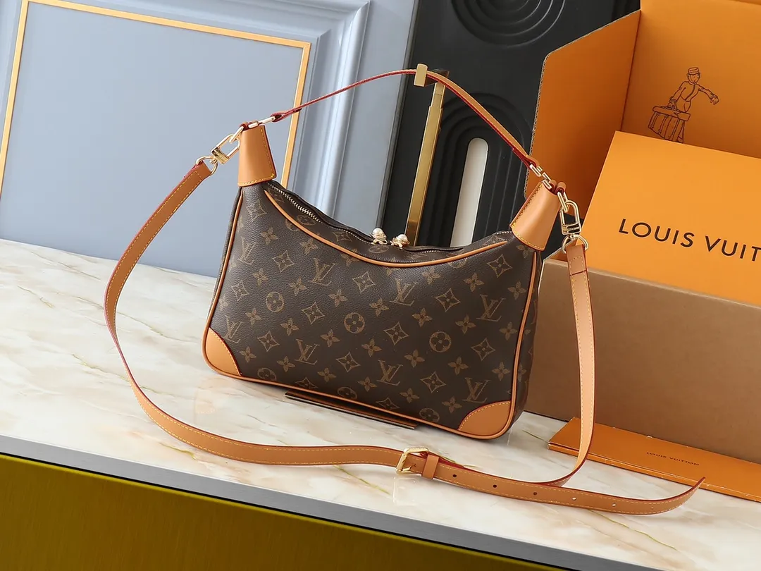 💰260💰Upgraded original M14196 Presbyopia Unisex 2025 Early Spring Soft Leather Series Horn HoboLV croissant bag has always been a classic in the fashion industry, and the medieval LV cross-body shoulder bag is even more popular! This bag not only has the unique charm of the LV brand, but also allows you to walk with fashion and become your best matching weapon! The advantage of the second-hand LV cross-body shoulder bag lies in its quality and sense of history. After the baptism of time, it becomes even more unique and charming. Whether going to work, shopping or attending a party, this bag can easily hold up to various occasions. Its design is simple and elegant, and it can show your fashion taste with any clothing. Dimensions length, height and width: 31✘23✘6cm