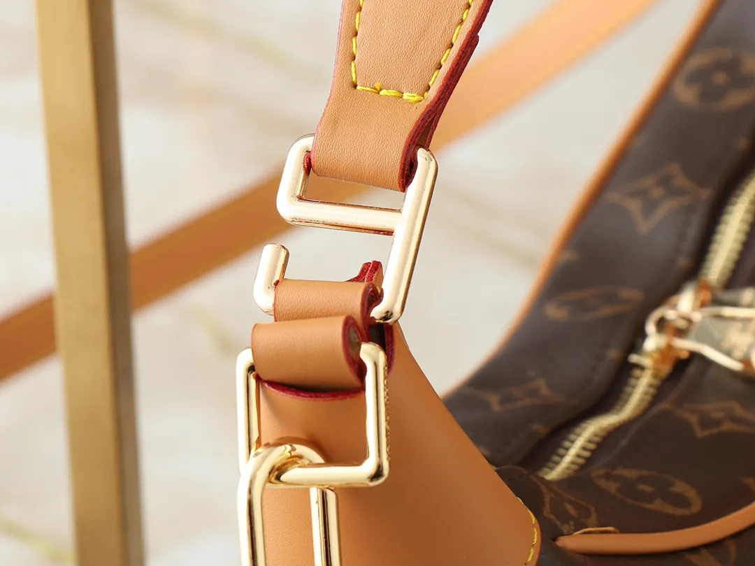 💰260💰Upgraded original M14196 Presbyopia Unisex 2025 Early Spring Soft Leather Series Horn HoboLV croissant bag has always been a classic in the fashion industry, and the medieval LV cross-body shoulder bag is even more popular! This bag not only has the unique charm of the LV brand, but also allows you to walk with fashion and become your best matching weapon! The advantage of the second-hand LV cross-body shoulder bag lies in its quality and sense of history. After the baptism of time, it becomes even more unique and charming. Whether going to work, shopping or attending a party, this bag can easily hold up to various occasions. Its design is simple and elegant, and it can show your fashion taste with any clothing. Dimensions length, height and width: 31✘23✘6cm