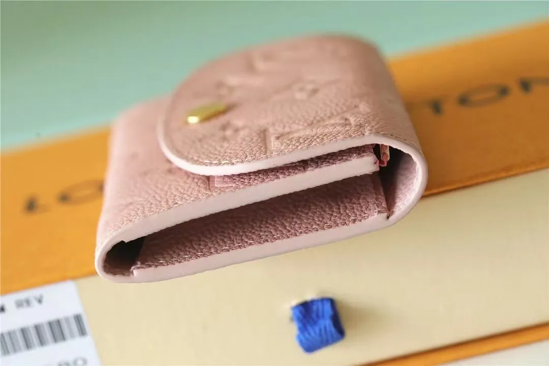 Factory price 280 [Top original order] M81455 pink first-layer cowhide👏👏This Rosalie coin purse is made of Monogram Empreinte embossed soft-grained cowhide. It opens with a round flip cover and has a compact configuration. It has a zippered coin pocket, a patch pocket and a card compartment inside. Louis Vuitton logo-engraved snaps secure the closure. Size: 11X8X2.5cm.