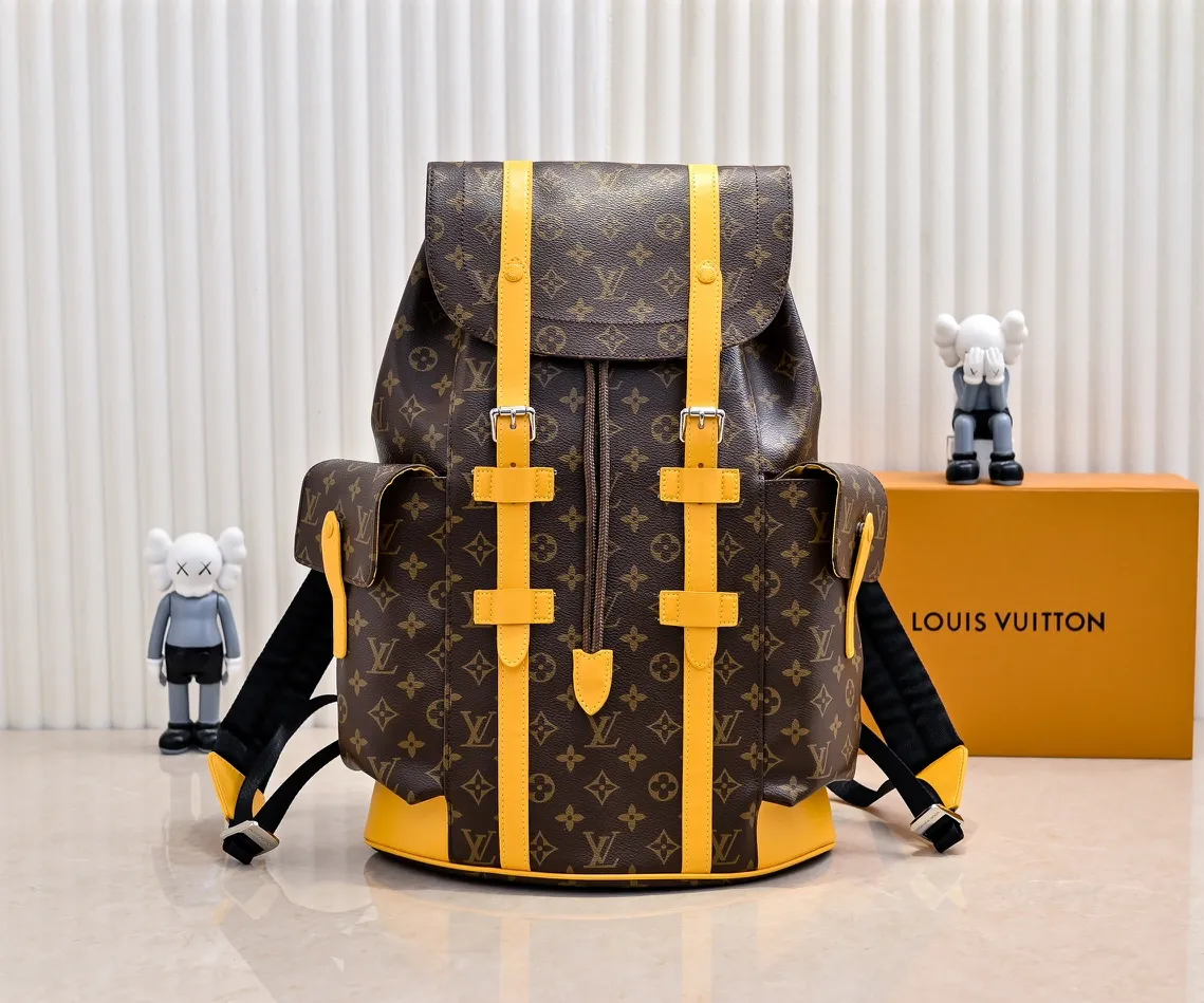 Batch 💰440 Guangzhou goods upgraded original model number M12729 Presbyopia blue M13202 Presbyopia khaki 41379 This Christopher medium backpack is from the LV Colormania series. It is made of Monogram Macassar canvas with bright leather trim, which complements the fabric lining. The side pockets offer roomy storage and drawstrings and snaps provide easy opening and closing. Detailed Features 38 x 44 x 12.5 cm (Length x Height x Width) Monogram Macassar Coated canvas and cow leather Cow leather trim Fabric lining Metal hardware Flap closure Snap and drawstring fastening Side pockets Internal tablet pocket Zippered internal pocket Internal patch pocket Handles: Single handle