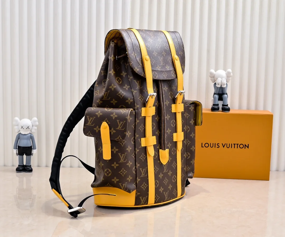 Batch 💰440 Guangzhou goods upgraded original model number M12729 Presbyopia blue M13202 Presbyopia khaki 41379 This Christopher medium backpack is from the LV Colormania series. It is made of Monogram Macassar canvas with bright leather trim, which complements the fabric lining. The side pockets offer roomy storage and drawstrings and snaps provide easy opening and closing. Detailed Features 38 x 44 x 12.5 cm (Length x Height x Width) Monogram Macassar Coated canvas and cow leather Cow leather trim Fabric lining Metal hardware Flap closure Snap and drawstring fastening Side pockets Internal tablet pocket Zippered internal pocket Internal patch pocket Handles: Single handle