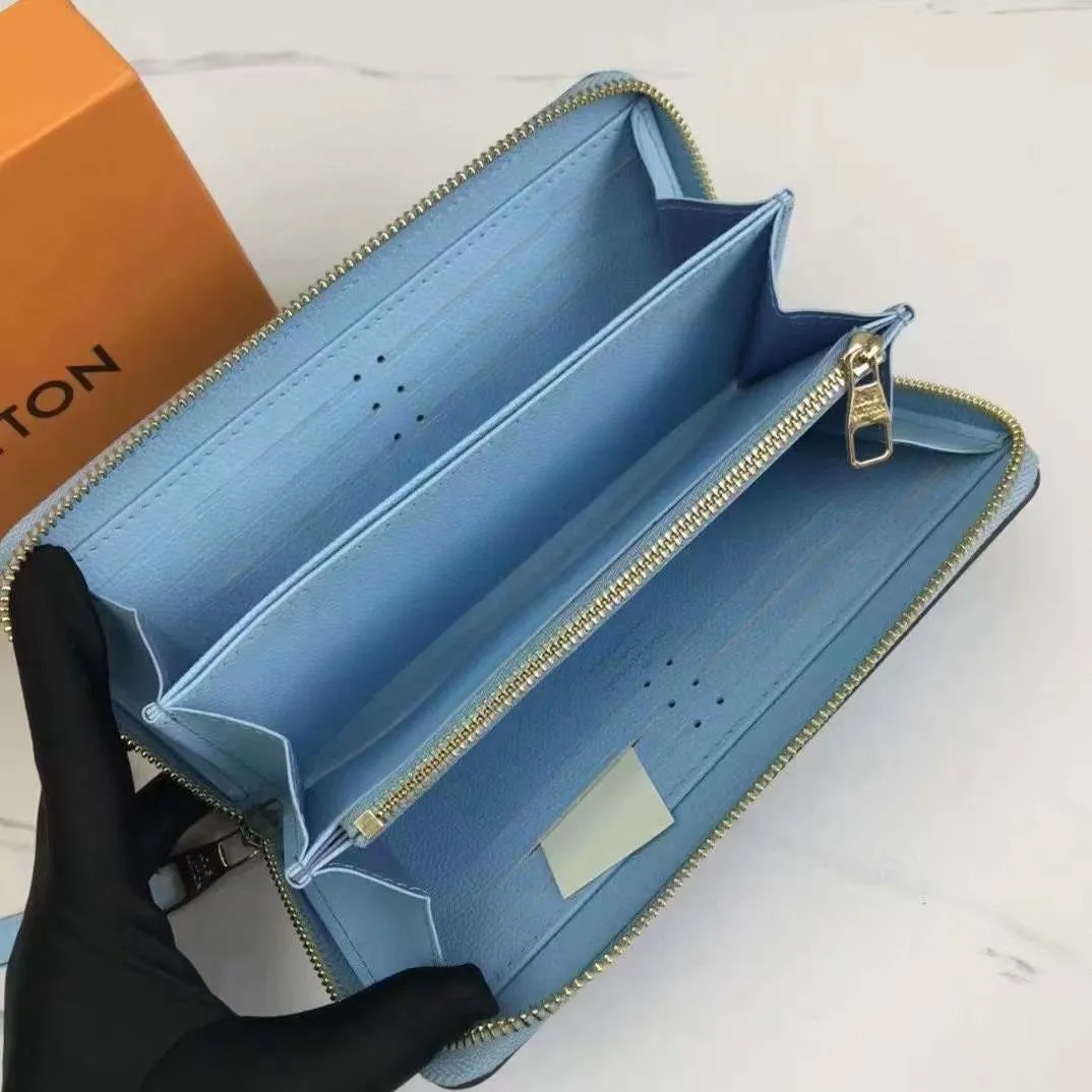 P140, 80402 Actual photo By The Pool series zipper wallet is made of Monogram Empreinte leather, reinterpreting Louis Vuitton's classic zipper wallet, embellished with a low-key gradient Monogram embossed pattern. The 2021 summer collection includes accessories, leather goods and fashion. This special edition wallet is loved for its stylish, practical and all-in-one design. 19.5 x 10.5 x 2.5 cm