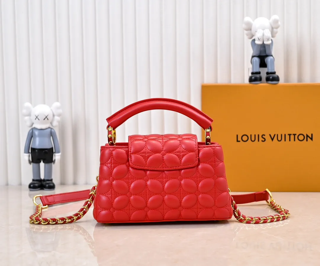 Upgraded version P420 M23998 Red This Monogram embroidered flower emerges from the elegant quilting, bringing the style of Louis Vuitton store decoration to the Capucines mini handbag. Soft sheepskin creates a stable structure and trim, and the detachable shoulder strap allows for comfortable shoulder or cross-body wear. Dimensions: 22 x 12 x 8 cm