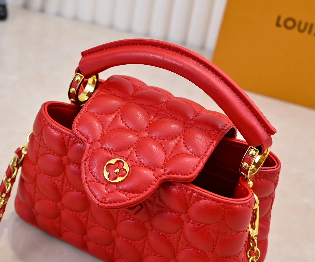 Upgraded version P420 M23998 Red This Monogram embroidered flower emerges from the elegant quilting, bringing the style of Louis Vuitton store decoration to the Capucines mini handbag. Soft sheepskin creates a stable structure and trim, and the detachable shoulder strap allows for comfortable shoulder or cross-body wear. Dimensions: 22 x 12 x 8 cm