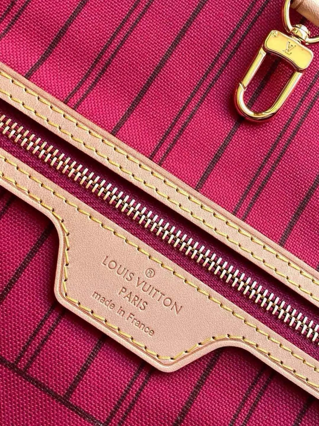 💰760 (medium steel nails) top original order M41178 NEVERFULL medium handbag Neverfull classic handbag, explore the exquisite details inside the bag. The redesigned interior pockets feature a fresh fabric lining, especially the detachable zippered clutch, which can be used alone as a sophisticated clutch or as an additional pocket. Bright lining tones add a more lively feel to Monogram's classic canvas. Detailed features 31 x 28 x 14 cm (Length x Height x Width) Redesigned interior pocket with details inspired by the Louis Vuitton archives Pocket lined with linen fabric Removable zipped clutch with tonal interior pocket Natural cowhide leather trim Shiny gold-tone hardware Handles: Double handle