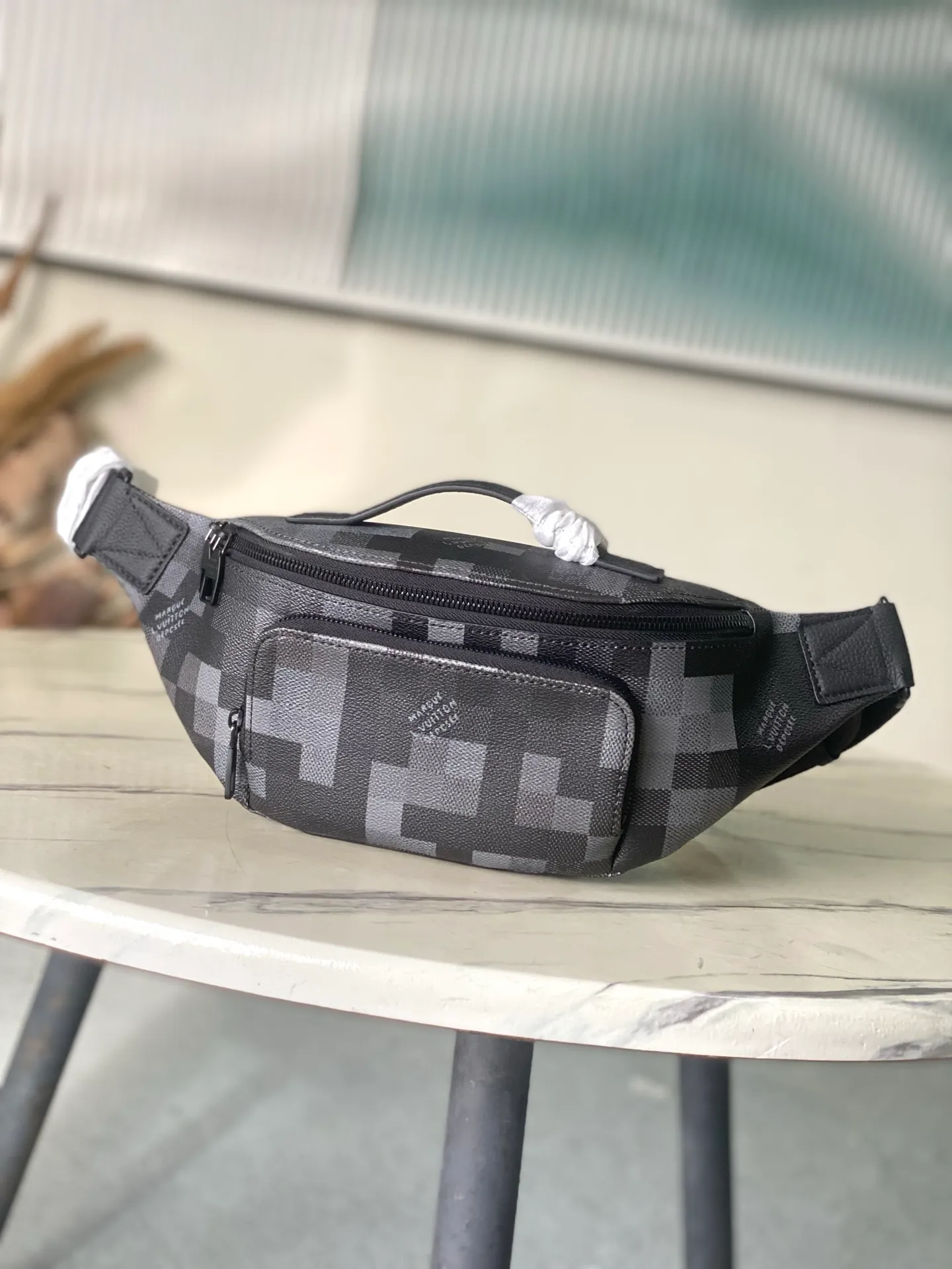 💰820 Top original order M14920 This Rush waist bag is made of Damoflage Black canvas to present a modern and trendy configuration, and the pixelated Damier pattern is laid out on it to create a camouflage effect. Adjustable shoulder strap allows for comfortable waist, shoulder or cross-body wear. Dimensions: 30 × 15 × 8 cm