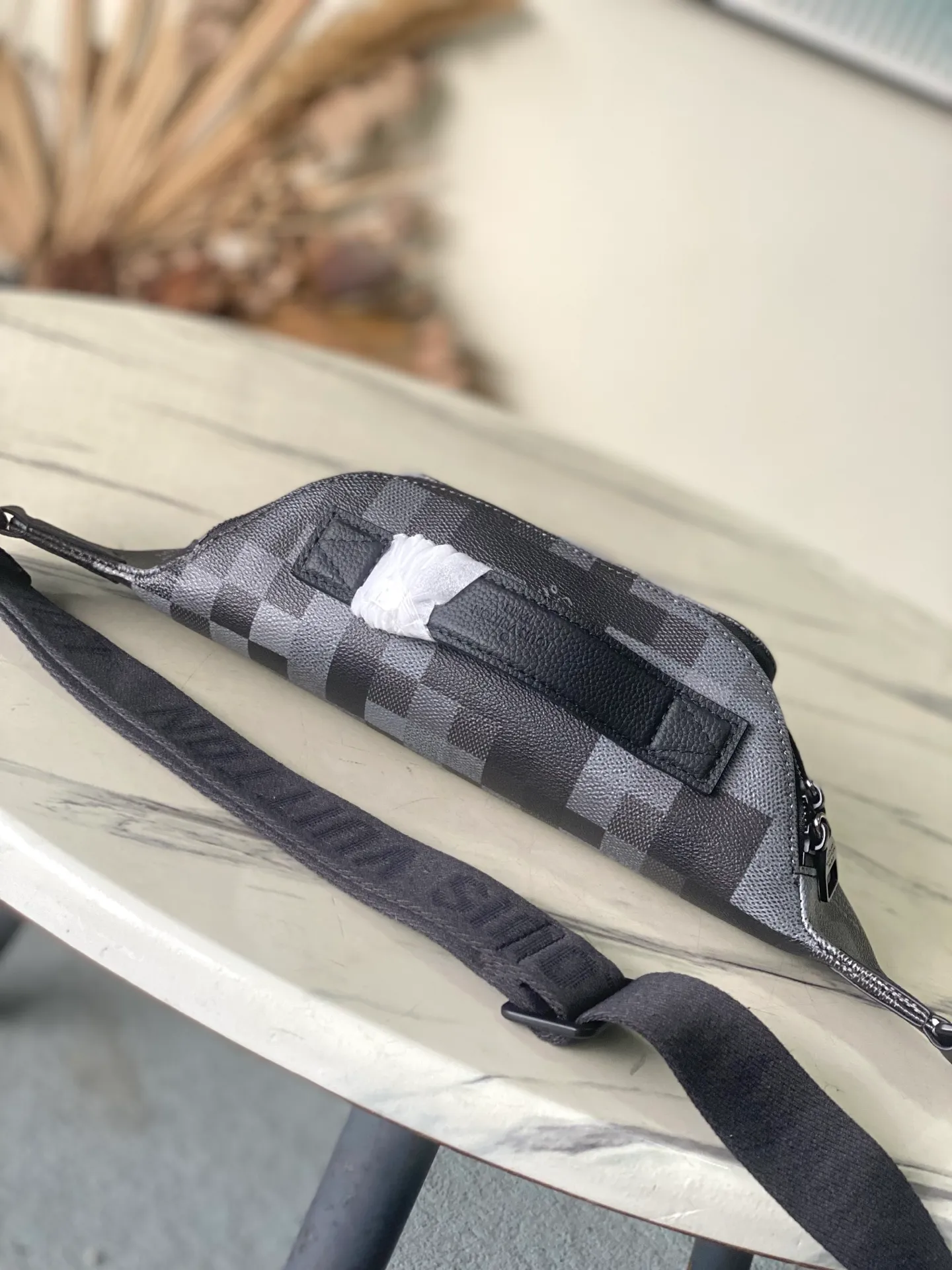 💰820 Top original order M14920 This Rush waist bag is made of Damoflage Black canvas to present a modern and trendy configuration, and the pixelated Damier pattern is laid out on it to create a camouflage effect. Adjustable shoulder strap allows for comfortable waist, shoulder or cross-body wear. Dimensions: 30 × 15 × 8 cm