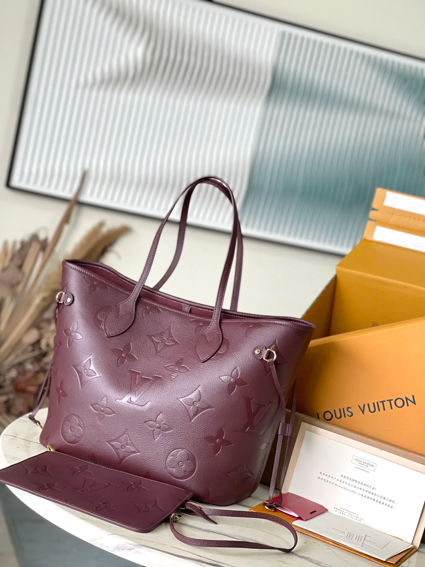 💰1180 (top layer leather) top original order M45686 burgundy. Counter inspection is supported. The photo taken of duty-free goods is consistent with the product without unpacking. This product is an exclusive duty-free product in the market and is the highest-end product. Inspection is supported. This product has passed strict inspection and is flawless. Please wear gloves when touching the product. This product is not returnable or exchangeable. Please confirm the product first and then remove the label on the handle. This product is temporarily not open to the public, only regular customers, and is in short supply. Dimensions: 31 x 28 x 14 cm
