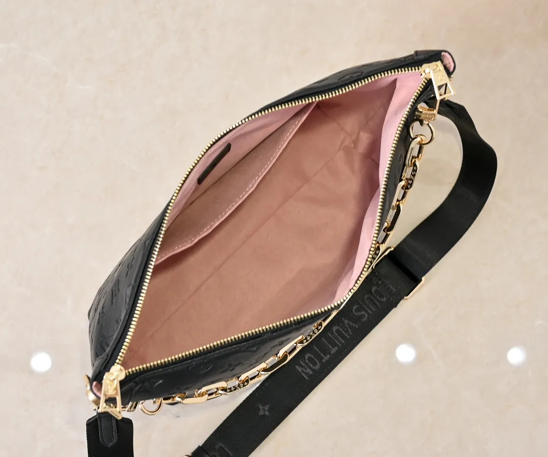Batch 280💰Upgraded original M12068 M12071 M12072 This new Coussin series of hobo bags combines fashion and functionality, and combines the series’ iconic design elements. The bag is made of smooth cotton-paved leather and is embossed with the brand's Monogram pattern. The signature thick chain strap is accented with gold-tone hardware, while the wide detachable textile shoulder strap allows you to carry it in different ways. This versatile style is large enough to hold a laptop and features a removable zip pocket. Dimensions: 38x33x10 cm