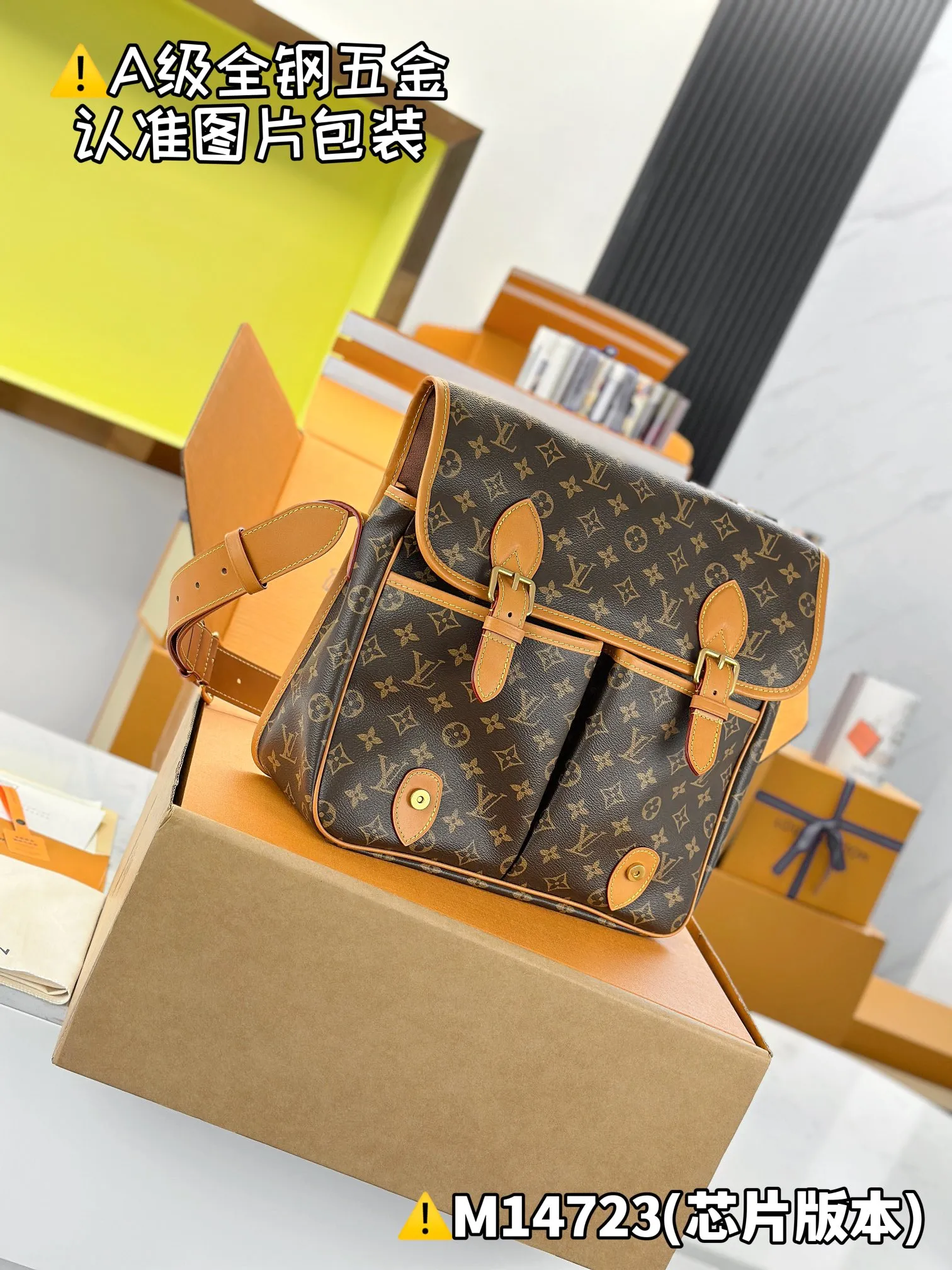 Internal price P1960 [Special grade MB high-elastic fabric] SATCHEL messenger bag Model: M14723 Material: A+ grade all-steel hardware, imported high-elastic fabric Packaging: Full set of special grade duty-free MB packaging Dimensions: 24 x 12 x 35.5 cm (height x width x length)
