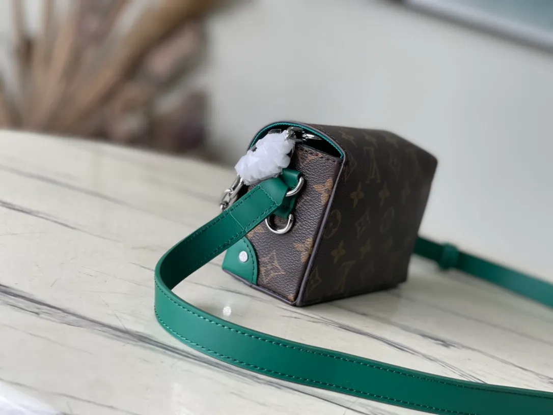 💰800 Top Original Order M12808 This Steamer mini handbag is made of Monogram Macassar coated canvas, with bright colors for the reinforced corners, adjustable shoulder straps and striped fabric lining. The pin and chain closure continue the elements of the Steamer handbag. Dimensions: 18 × 11 × 6.5 cm