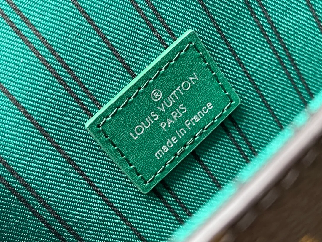 💰800 Top Original Order M12808 This Steamer mini handbag is made of Monogram Macassar coated canvas, with bright colors for the reinforced corners, adjustable shoulder straps and striped fabric lining. The pin and chain closure continue the elements of the Steamer handbag. Dimensions: 18 × 11 × 6.5 cm