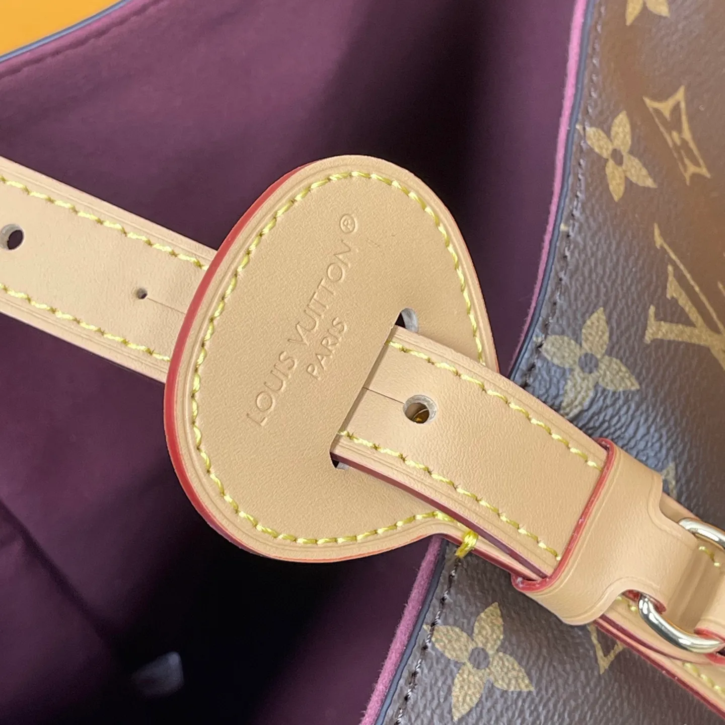 [Upgraded version] P580¥ New counter model·Upgraded version·High quality·With gift box🎁Packaging·Model M12926💗This All In large bucket bag hobo handbag conveys the fun style of the Louis Vuitton x Murakami reissued three-color series with smart details. Monogram coated canvas is rendered in the artist's rainbow of hues, and the nameplate is embellished with bows and padlocks. With the adjustable cowhide handle and leather shoulder strap, it can be carried by hand, shoulder or cross-body.  Size: 26X31X18