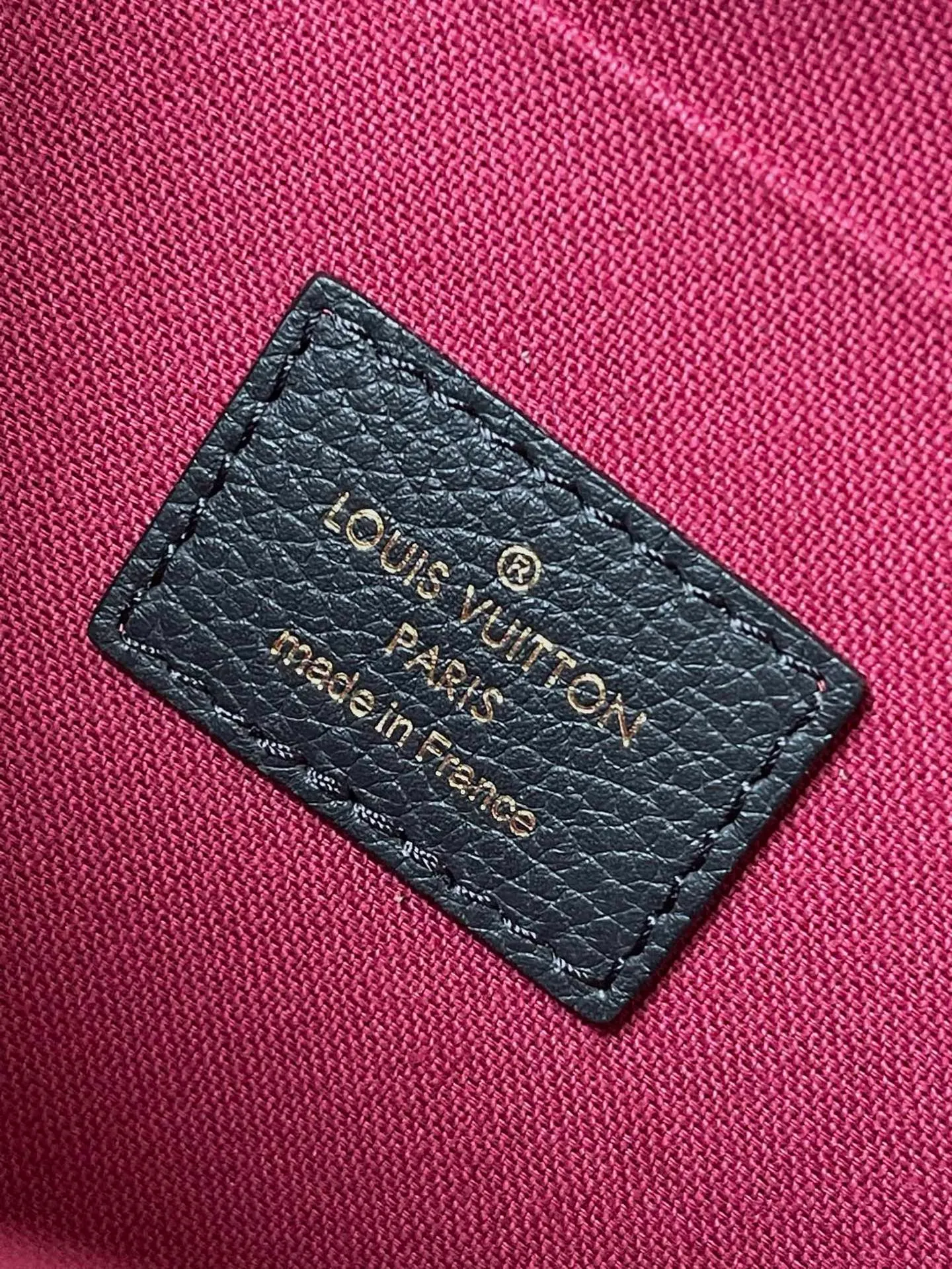 💰740 (top layer leather) top original order M80482, black silk screen, support counter inspection, photo taken of duty-free goods consistent with product, unopened packaging. This product is an exclusive duty-free product in the market and is the highest-end product. Inspection is supported. This product has passed strict inspection and is flawless. Please wear gloves when touching the product. This product is not returnable or exchangeable. Please confirm the product first and then remove the label on the handle. This product is temporarily not open to the public, only regular customers, and is in short supply. Dimensions: 25 x 14.5 x 4.5 cm
