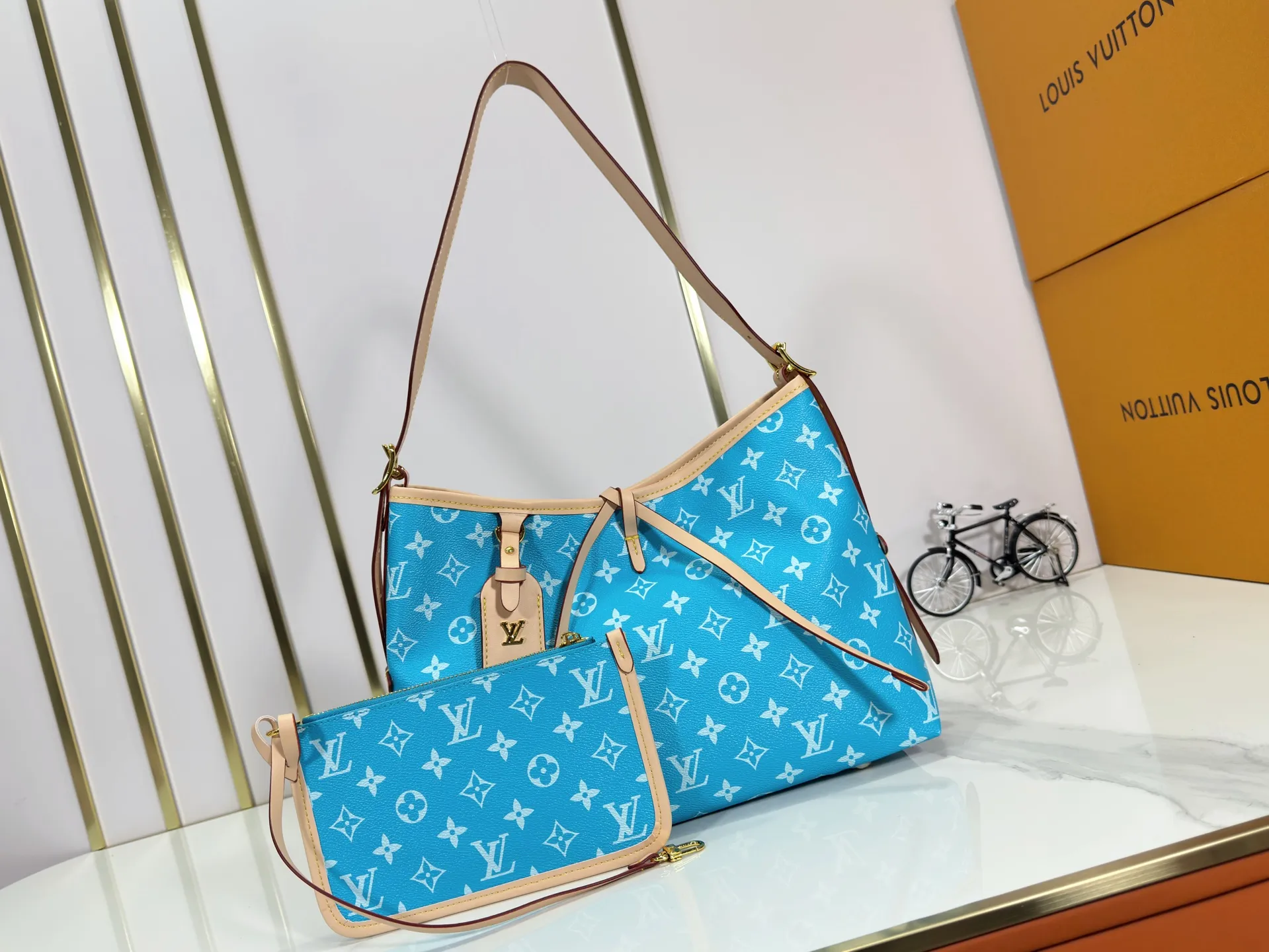 P280 upgraded original M24861 M25143 M46203 M46197 Colorful, legendary CarryAll medium handbag, with Monogram canvas and leather trimming to create a body-fitting design. There's a zipped pocket inside the ample space, and a detachable zipped clutch adds a functional element, with a buckle-adjustable handle. Small size: 29 x 24 x 12 cm