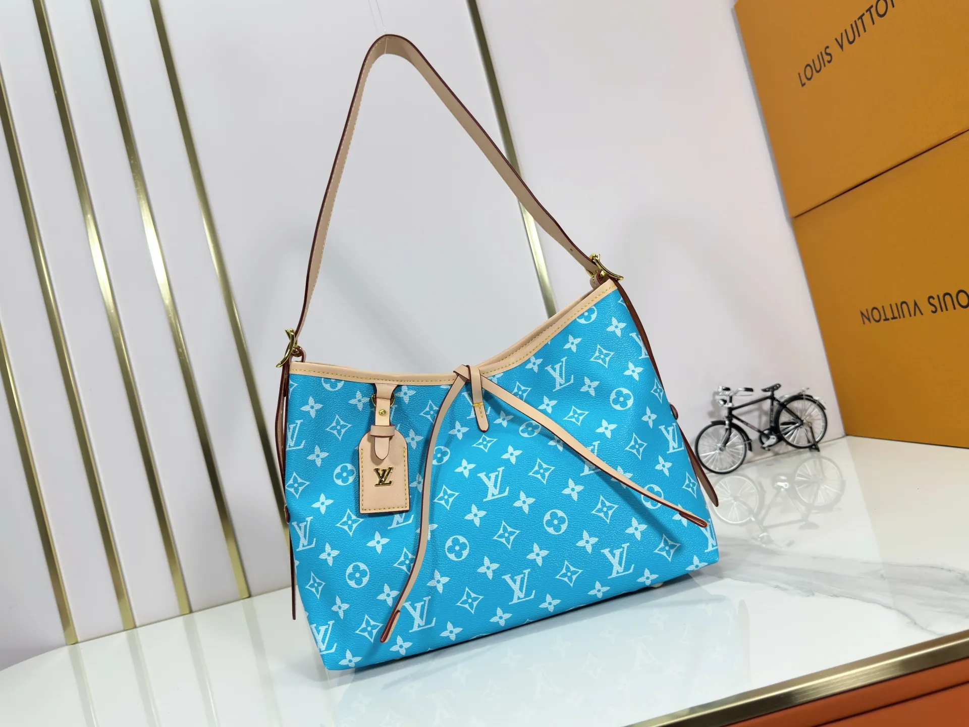 P280 upgraded original M24861 M25143 M46203 M46197 Colorful, legendary CarryAll medium handbag, with Monogram canvas and leather trimming to create a body-fitting design. There's a zipped pocket inside the ample space, and a detachable zipped clutch adds a functional element, with a buckle-adjustable handle. Small size: 29 x 24 x 12 cm