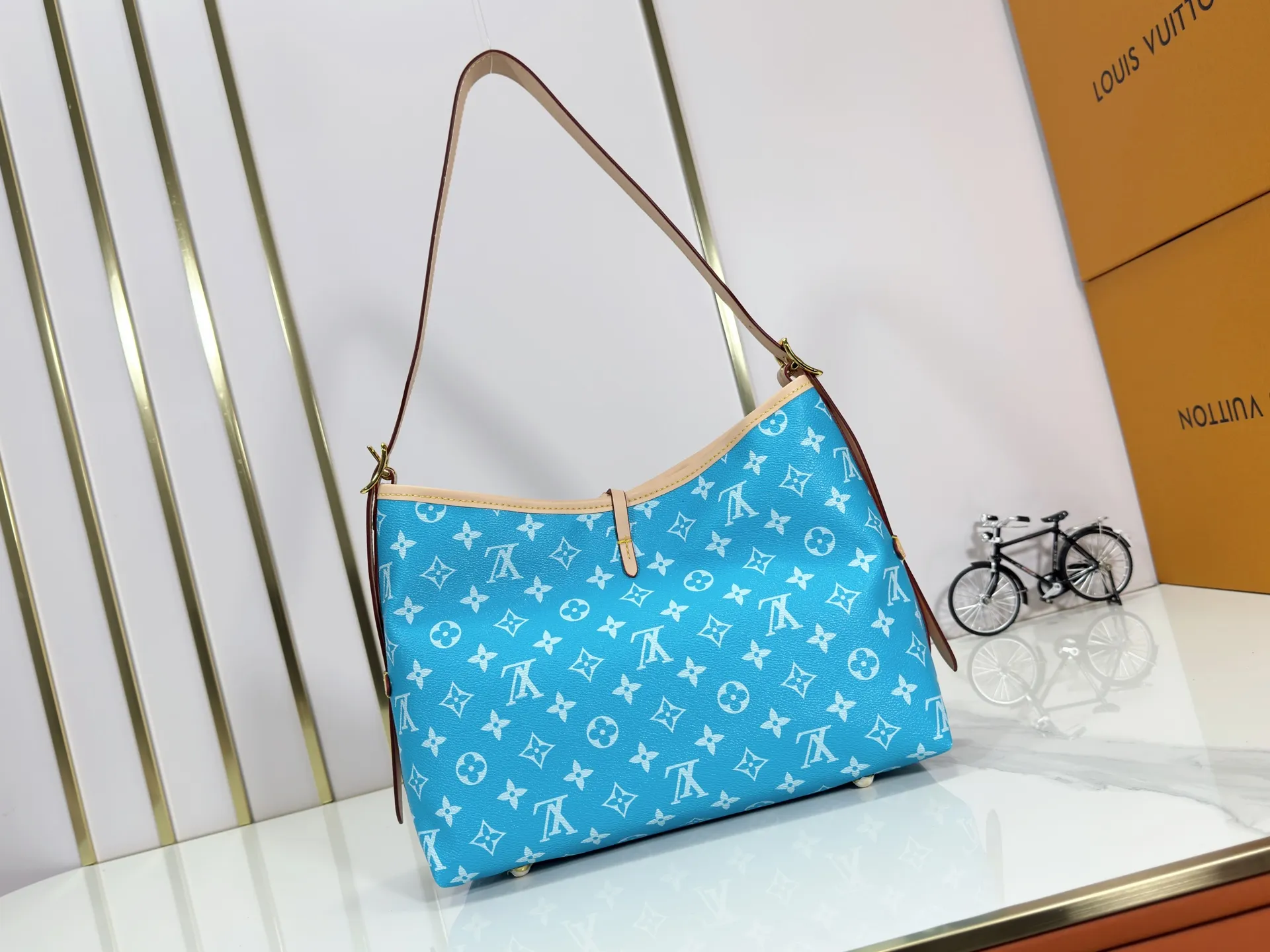 P280 upgraded original M24861 M25143 M46203 M46197 Colorful, legendary CarryAll medium handbag, with Monogram canvas and leather trimming to create a body-fitting design. There's a zipped pocket inside the ample space, and a detachable zipped clutch adds a functional element, with a buckle-adjustable handle. Small size: 29 x 24 x 12 cm