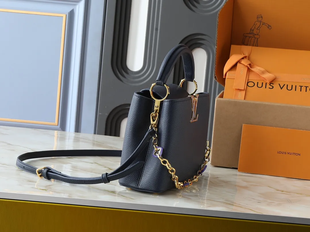 💰440💰Guangzhou goods Upgraded from the original M14381 M14970 M14393 M14972 M14971 This Capucines BB handbag quotes the design elements of the Harmony series and tells the inspiration of the Monogram flower with a gorgeous chain. The Taurillon cow leather body is embellished with a resin-coated LV logo, and the flap can be opened externally or internally to reveal a neat interior with multiple pockets. Dimensions: 27.0 x 17.3 x 9.0 cm (length x height x width)