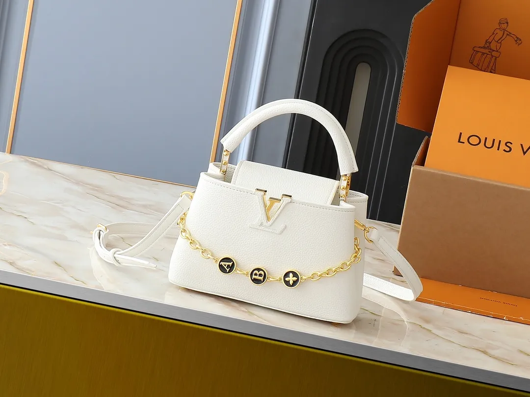 💰380💰Guangzhou goods Upgraded original M00014 M00013 M00015 [New size] This Capucines new size handbag shows soft beauty: Taurillon leather bag body with light-colored flap and top handle, enamel Monogram flower chain can also achieve a shoulder-carrying experience. Wear the slim leather strap to explore more styling possibilities. Dimensions 23.5x 14 x 8 cm (length x height x width)