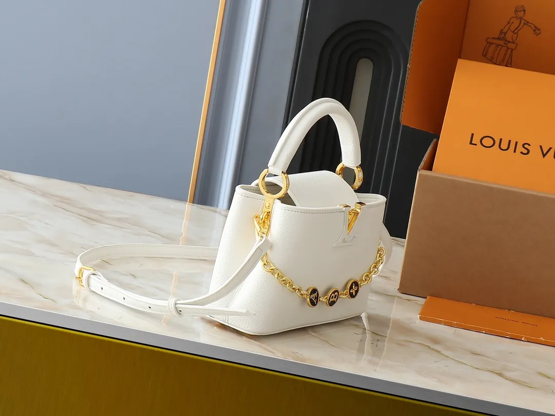 💰380💰Guangzhou goods Upgraded original M00014 M00013 M00015 [New size] This Capucines new size handbag shows soft beauty: Taurillon leather bag body with light-colored flap and top handle, enamel Monogram flower chain can also achieve a shoulder-carrying experience. Wear the slim leather strap to explore more styling possibilities. Dimensions 23.5x 14 x 8 cm (length x height x width)