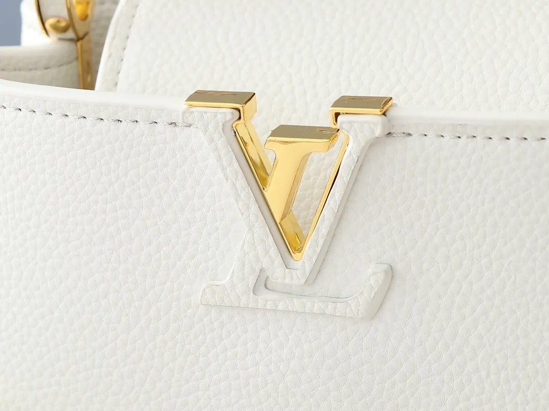 💰380💰Guangzhou goods Upgraded original M00014 M00013 M00015 [New size] This Capucines new size handbag shows soft beauty: Taurillon leather bag body with light-colored flap and top handle, enamel Monogram flower chain can also achieve a shoulder-carrying experience. Wear the slim leather strap to explore more styling possibilities. Dimensions 23.5x 14 x 8 cm (length x height x width)