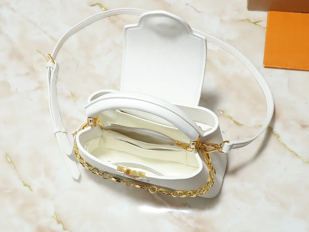 💰380💰Guangzhou goods Upgraded original M00014 M00013 M00015 [New size] This Capucines new size handbag shows soft beauty: Taurillon leather bag body with light-colored flap and top handle, enamel Monogram flower chain can also achieve a shoulder-carrying experience. Wear the slim leather strap to explore more styling possibilities. Dimensions 23.5x 14 x 8 cm (length x height x width)