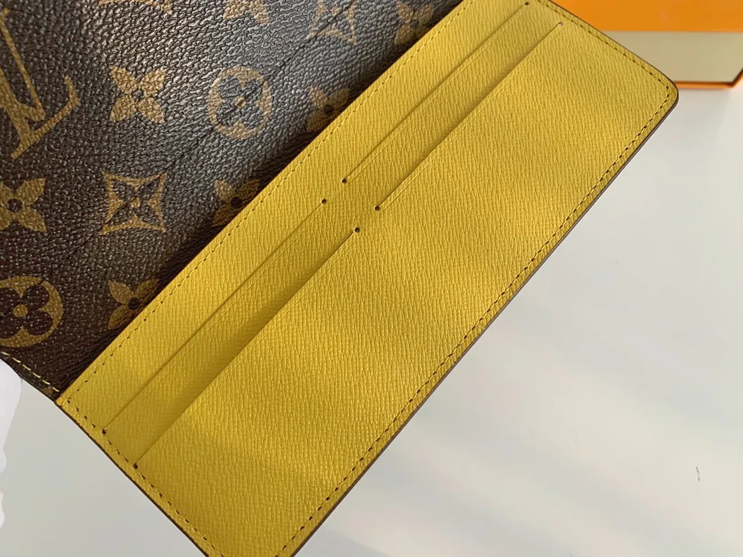 💰100 💎The Josephine Wallet is inspired by Louis Vuitton's first wallet. It is made of soft Monogram canvas and lined with brightly colored lining, giving the brand's classic design a unique and stylish beauty. The long, flat shape makes it easy to slip into any pocket or handbag. Model: M60708 Size: 19/10.