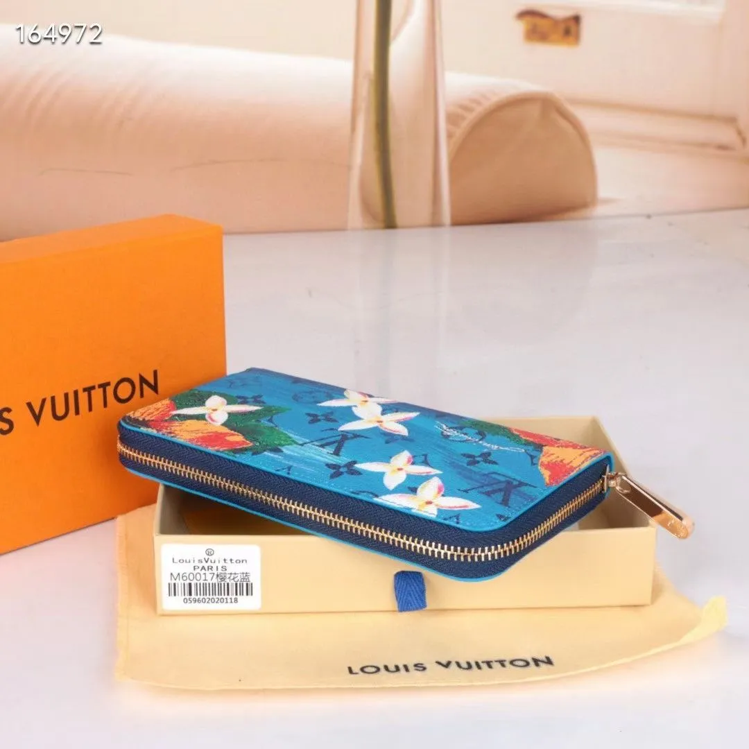 P150💰 M80857M60017 Japan limited wallet "Gibby Wallet", printed with Louis Vuitton's cute mascot "Vivian" illustration on single gram canvas. Brightly colored kites and cute mascots are combined, embellished with tiny single flowers. This is a collectible item that is perfect as a gift for those who love singles. Size: 19x 12.5x 3.0cm, 🎁🎁