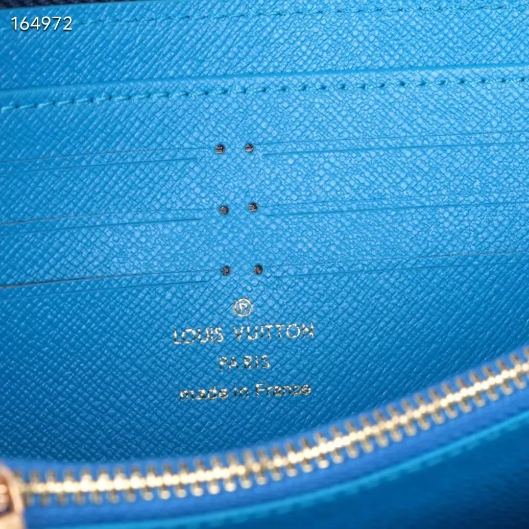 P150💰 M80857M60017 Japan limited wallet "Gibby Wallet", printed with Louis Vuitton's cute mascot "Vivian" illustration on single gram canvas. Brightly colored kites and cute mascots are combined, embellished with tiny single flowers. This is a collectible item that is perfect as a gift for those who love singles. Size: 19x 12.5x 3.0cm, 🎁🎁